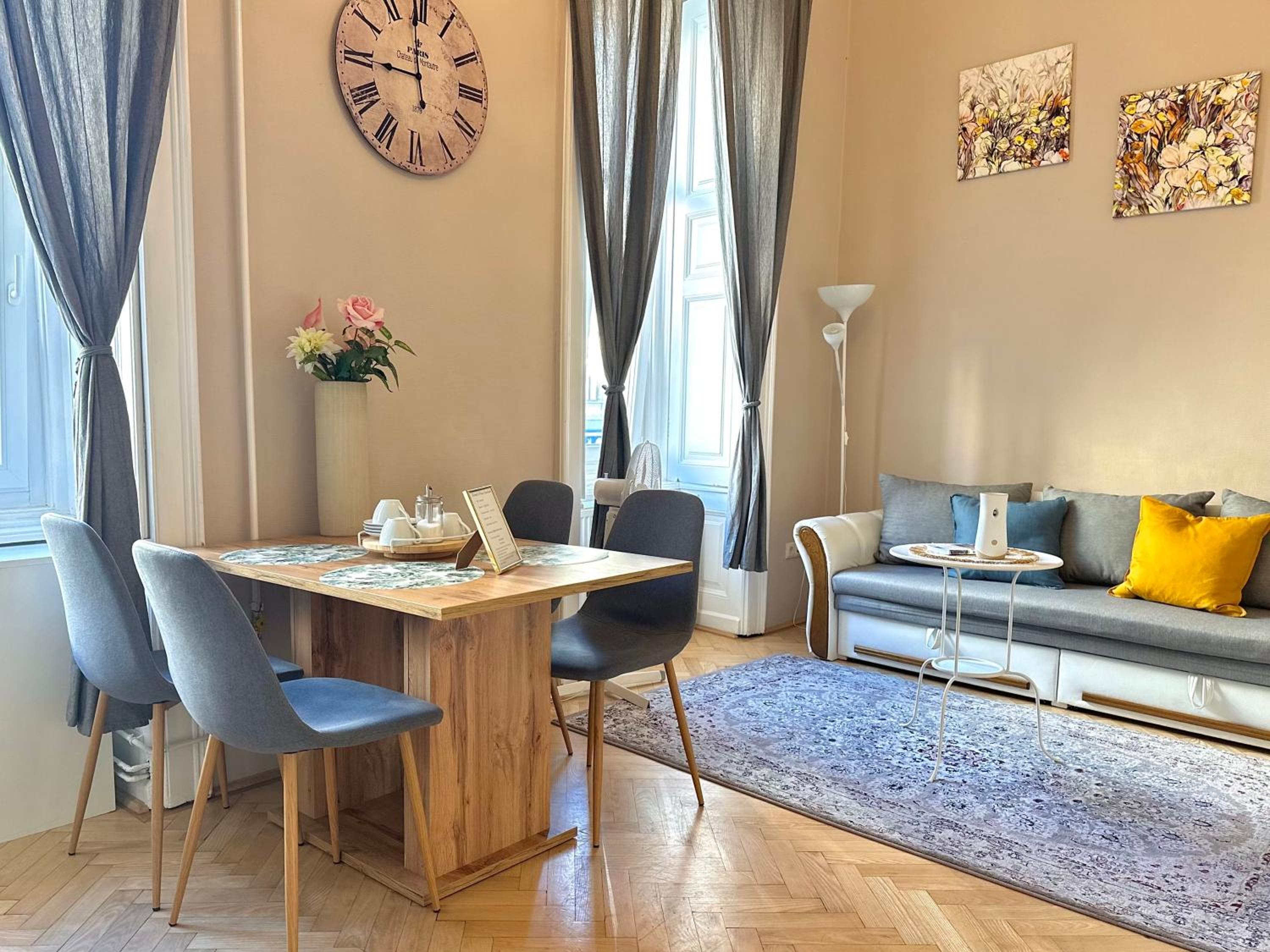 One-Bedroom Apartment - Photo 1