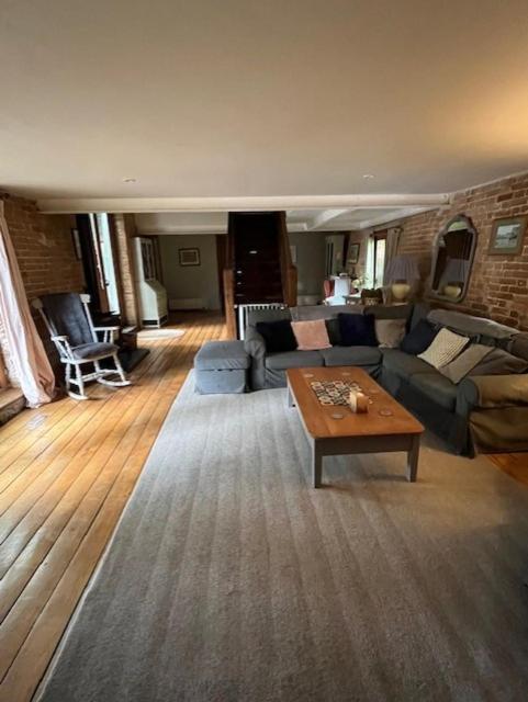 Five-Bedroom House photo 1