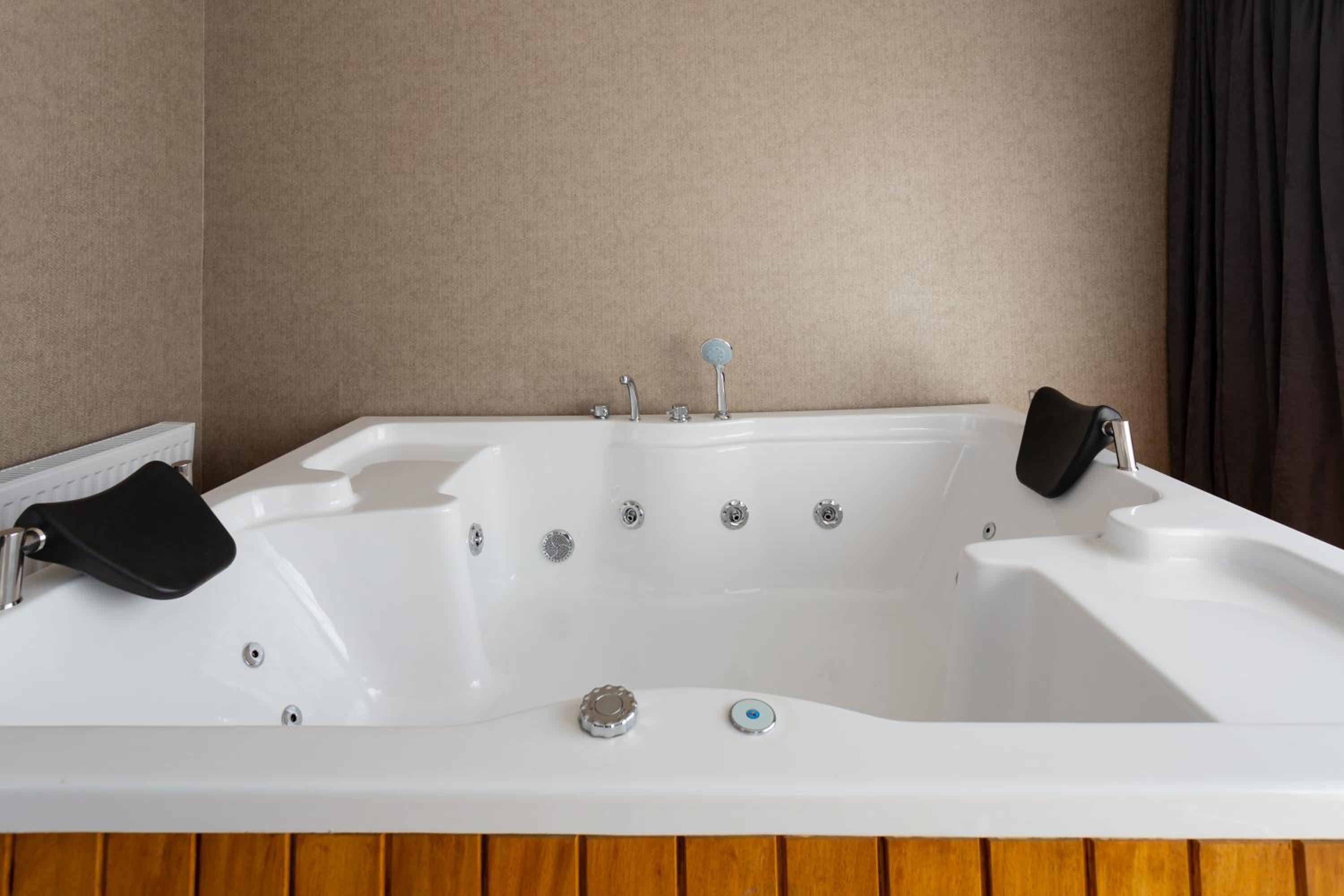 Double Room with Spa Bath photo 3