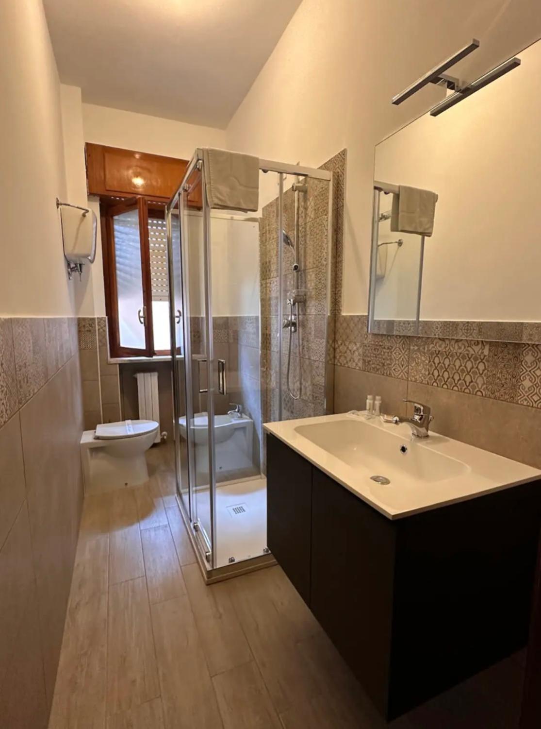 Quadruple Room with Private Bathroom photo 2