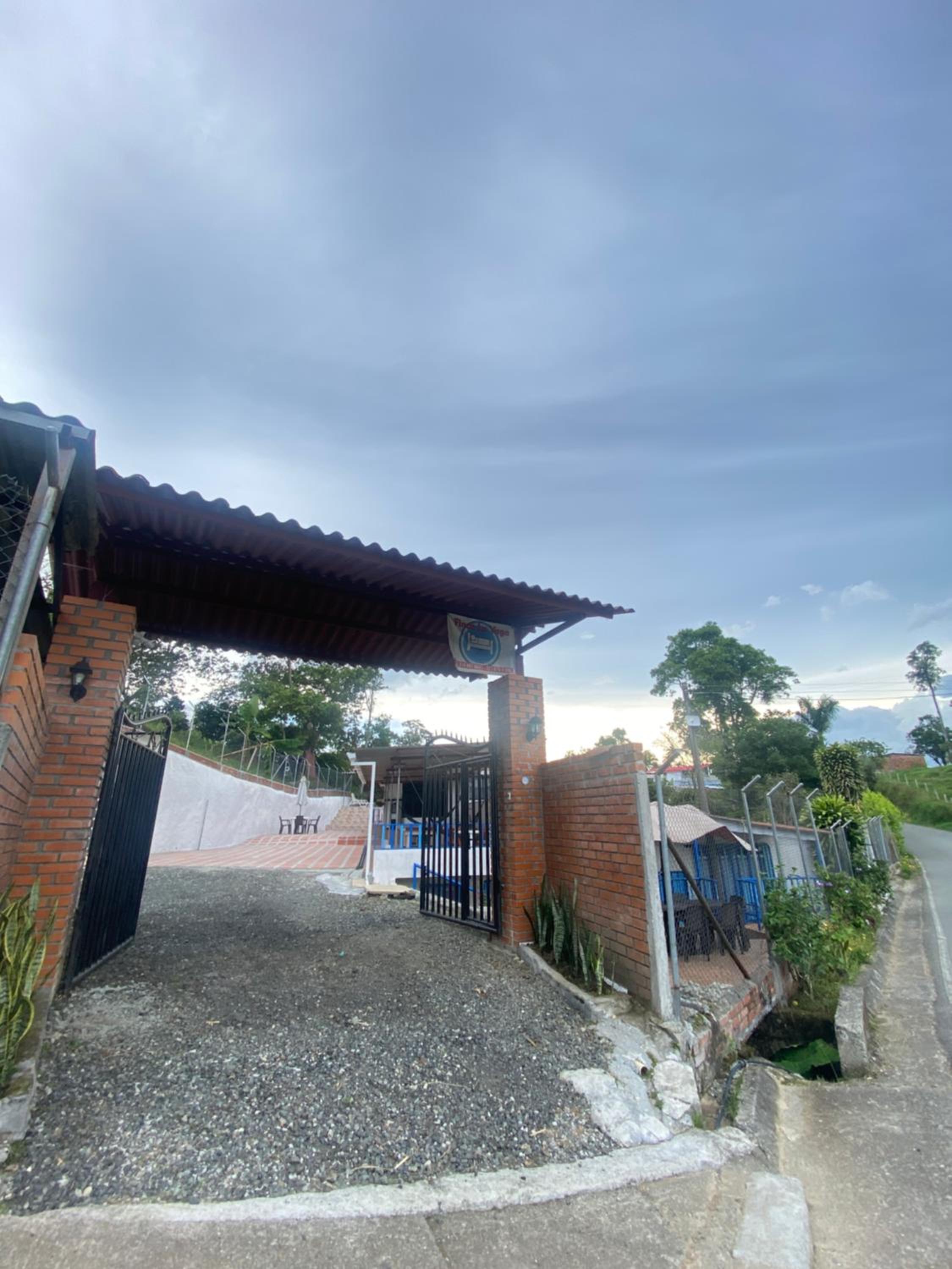 Five-Bedroom House photo 2