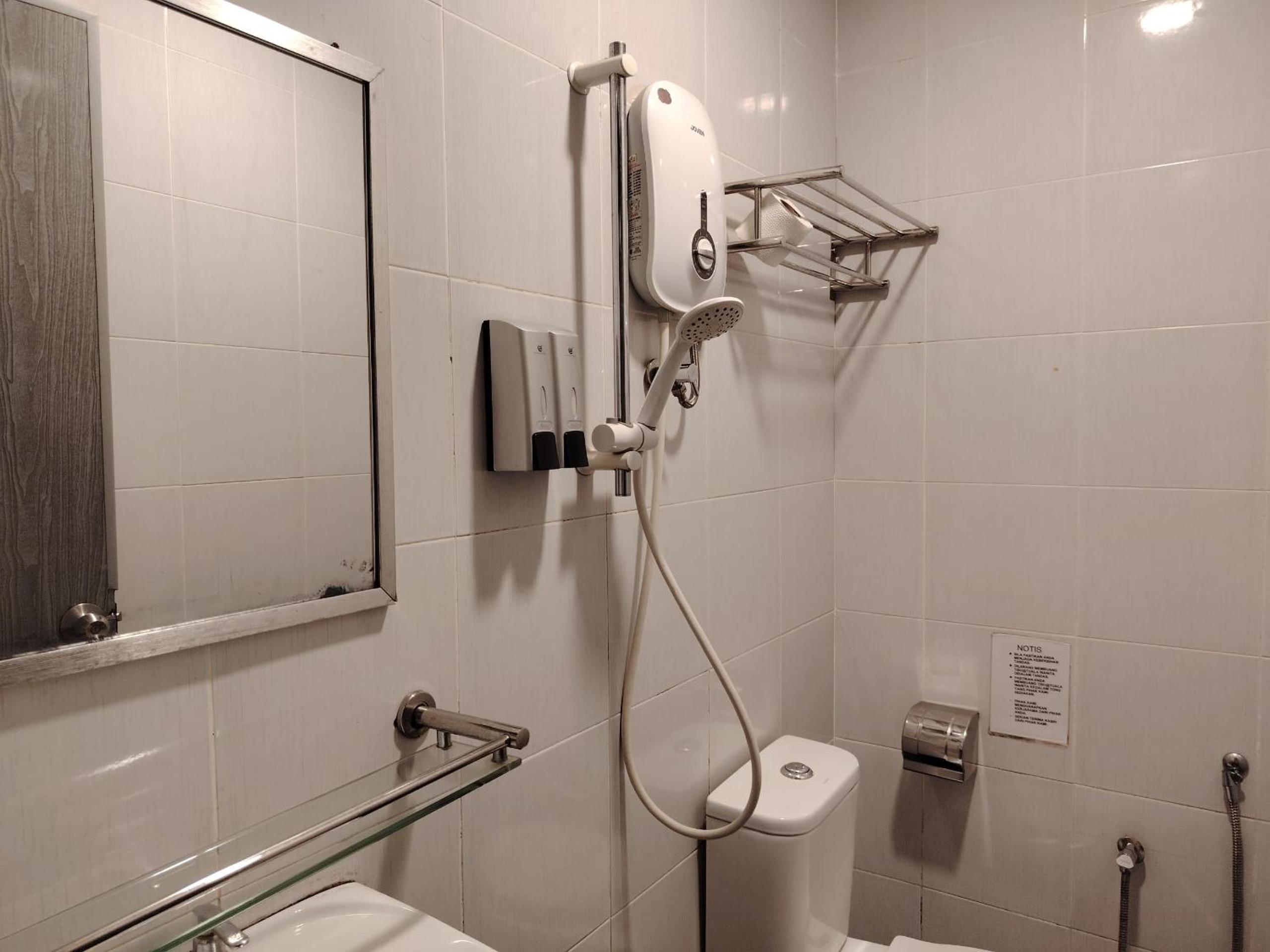 Twin Room with Shared Bathroom photo 1
