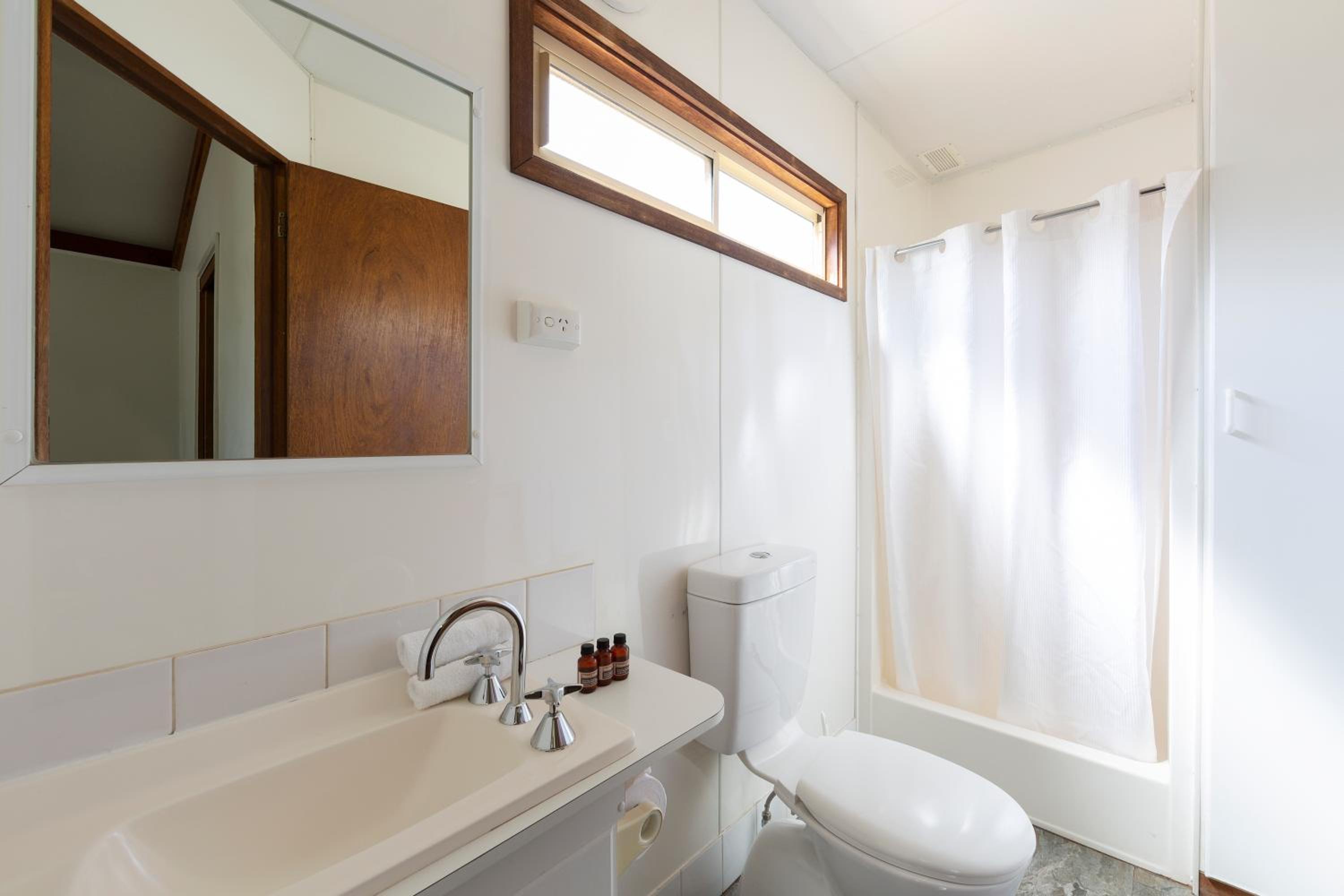  Grevillea Cabin (2 Bedroom) photo 3