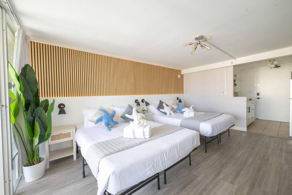 Waikiki 30FL Luxury Studio with Majestic Ocean Fireworks: hotel room photo