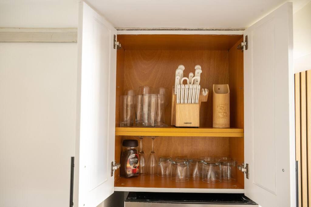 Waikiki 30FL Luxury Studio with Majestic Ocean Fireworks: One-Bedroom Apartment photo