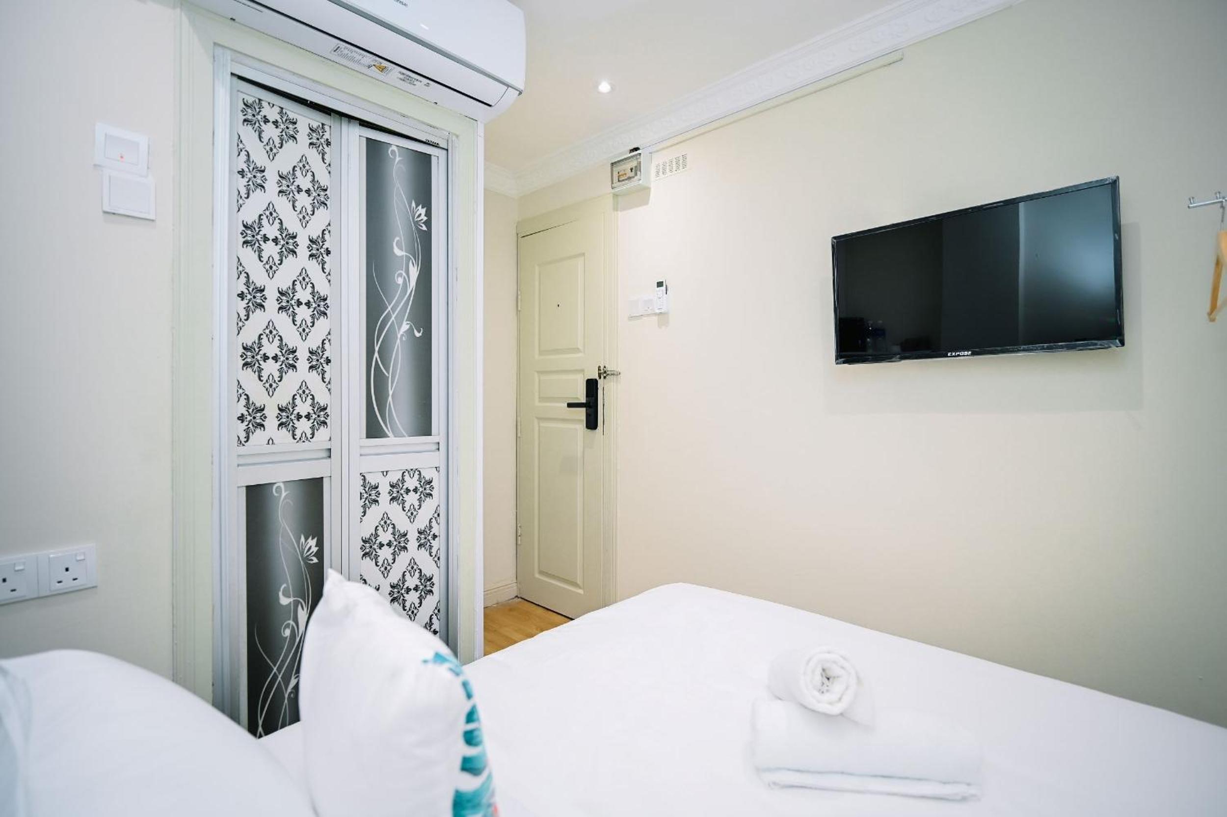 Standard Queen Room