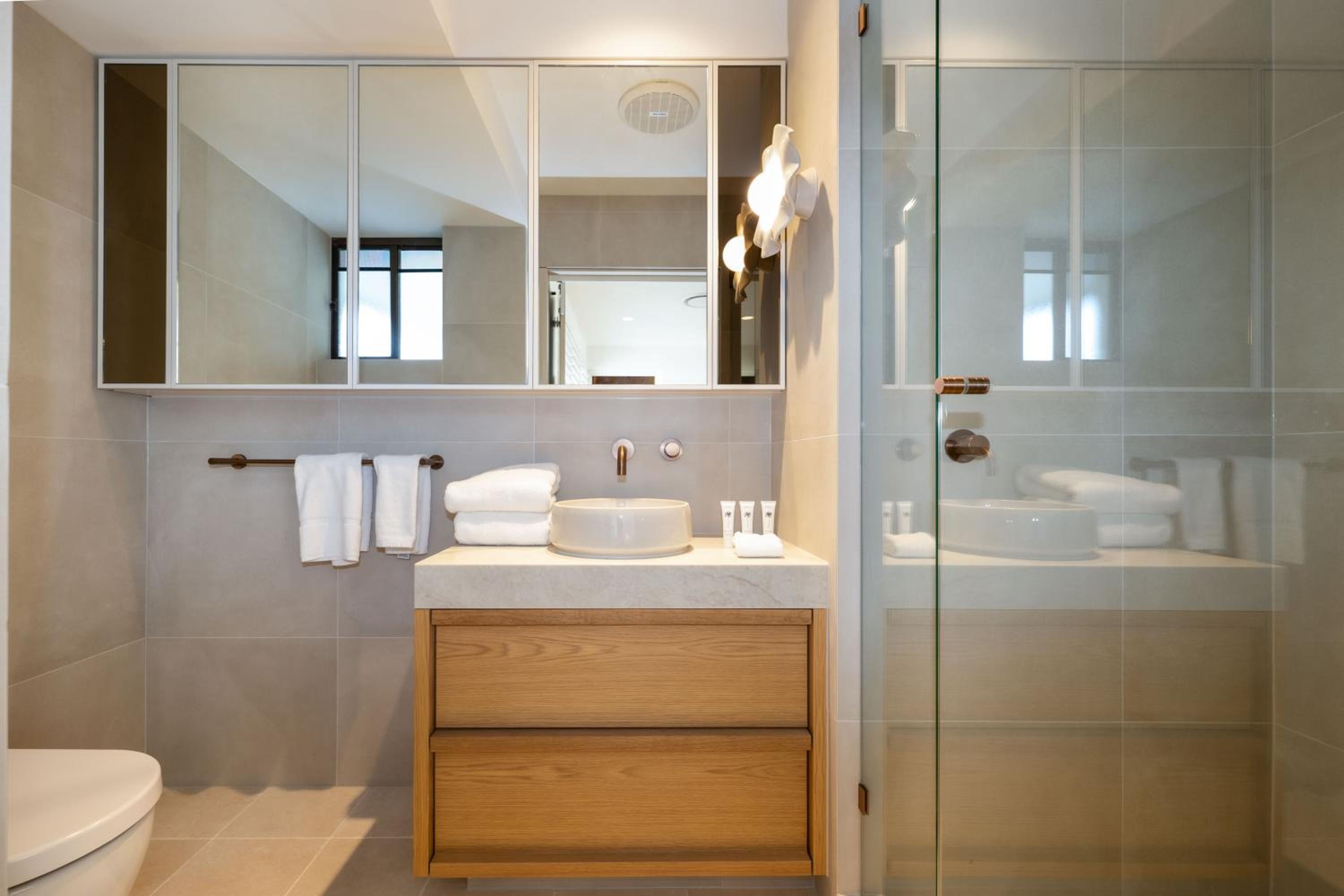 Premium Three-Bedroom Apartment - Water Front photo 2
