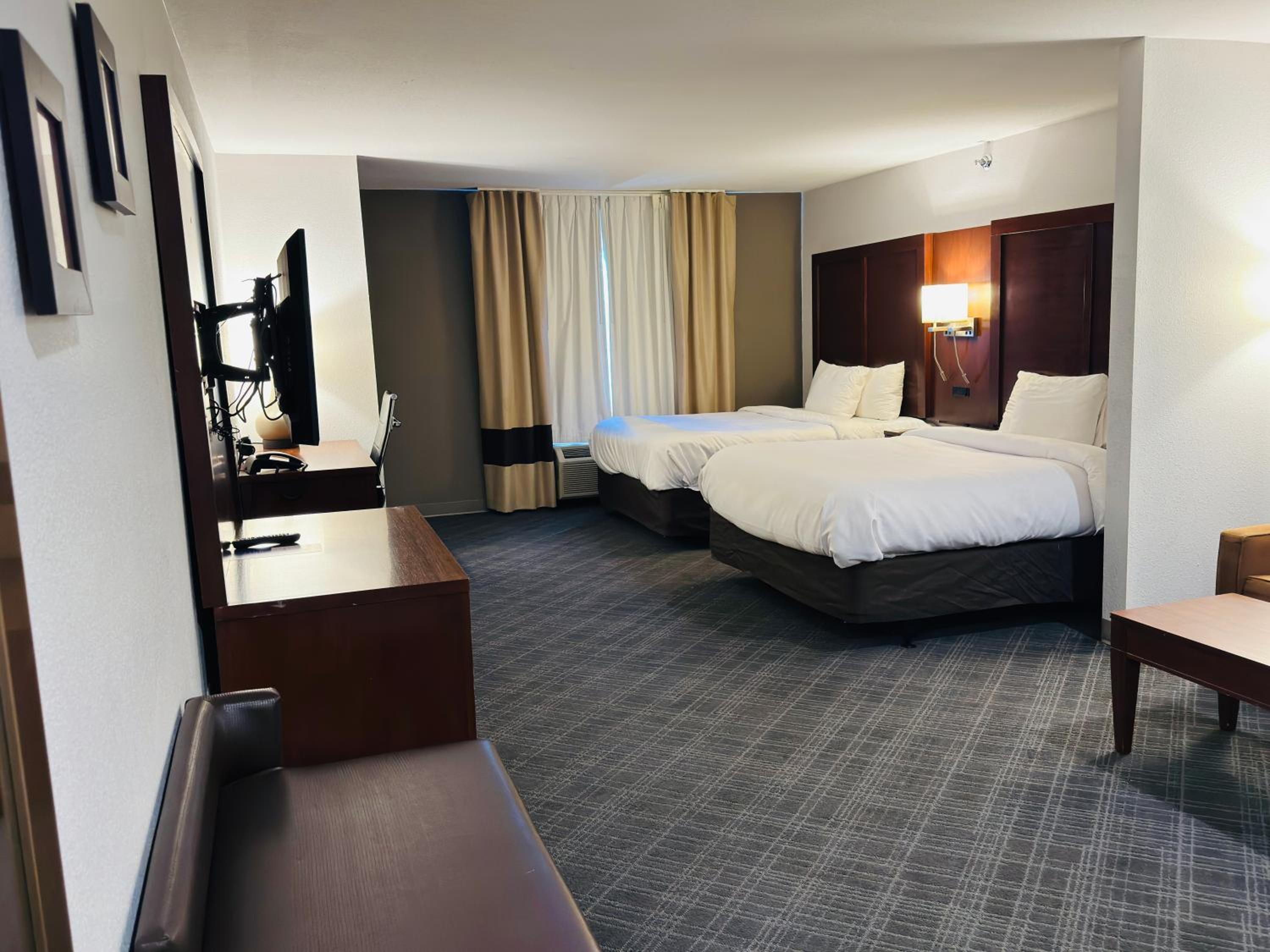 Suite with Two Queen Beds - Accessible/Non-Smoking photo 2