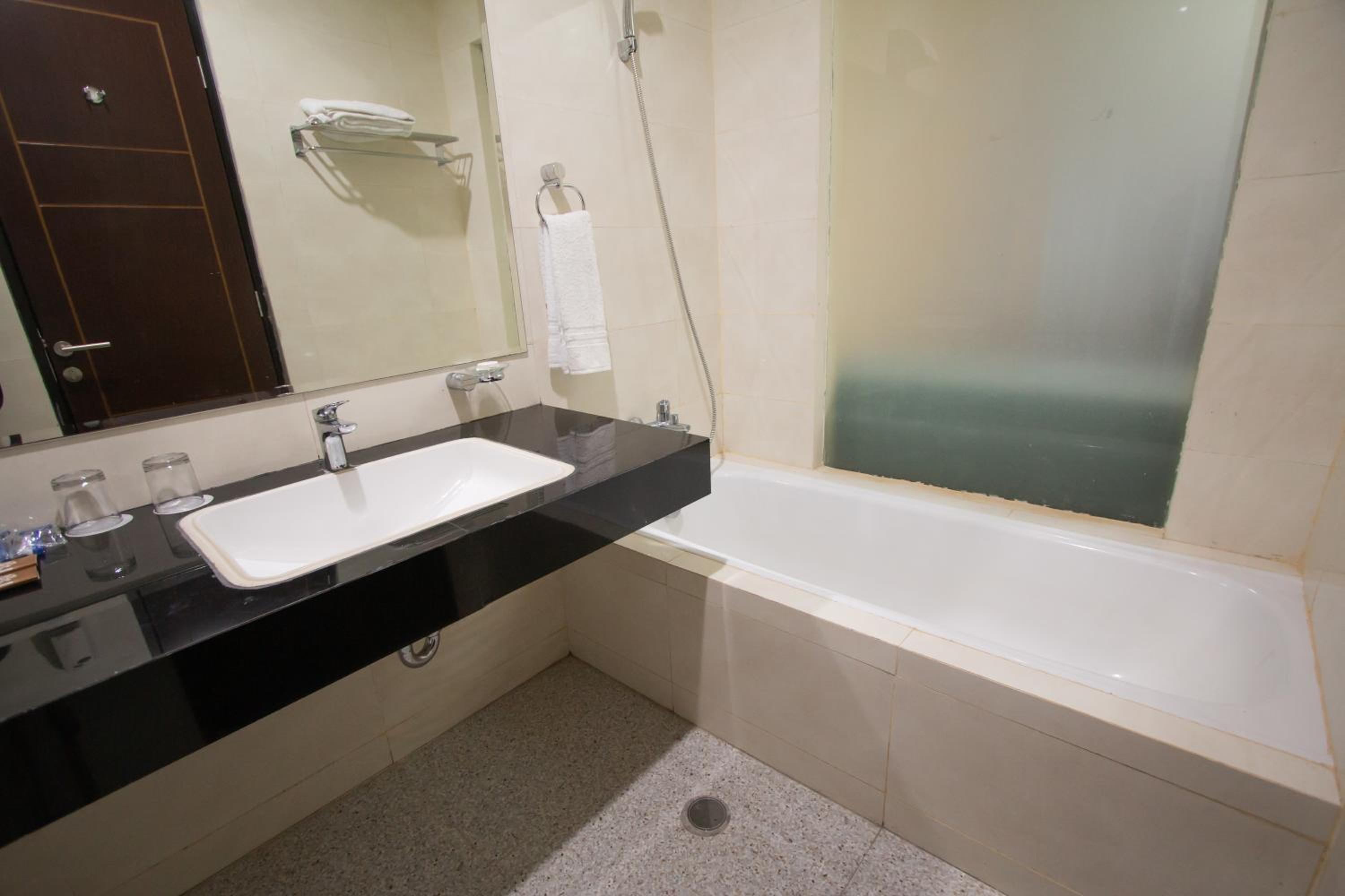 Deluxe Double Room - Photo 11