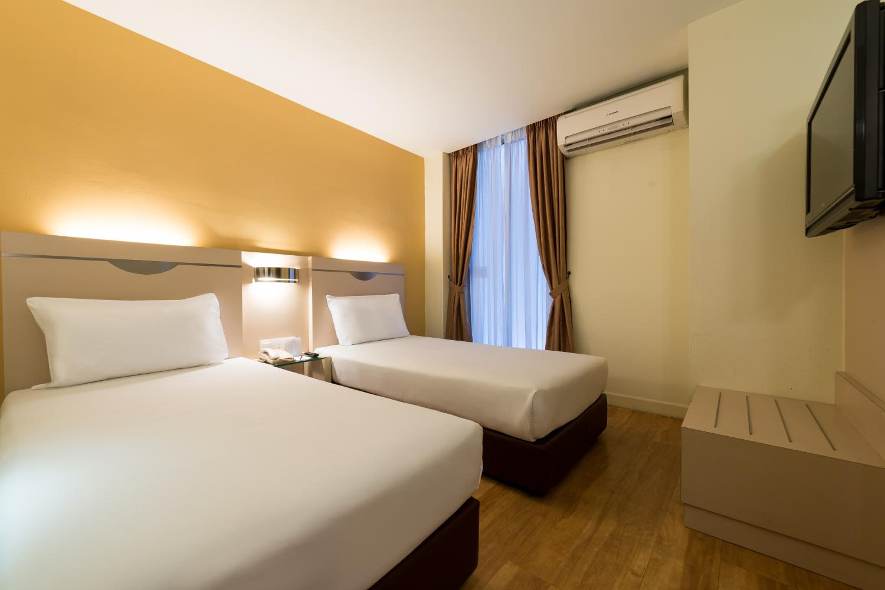 Deluxe Twin Room - Photo 2