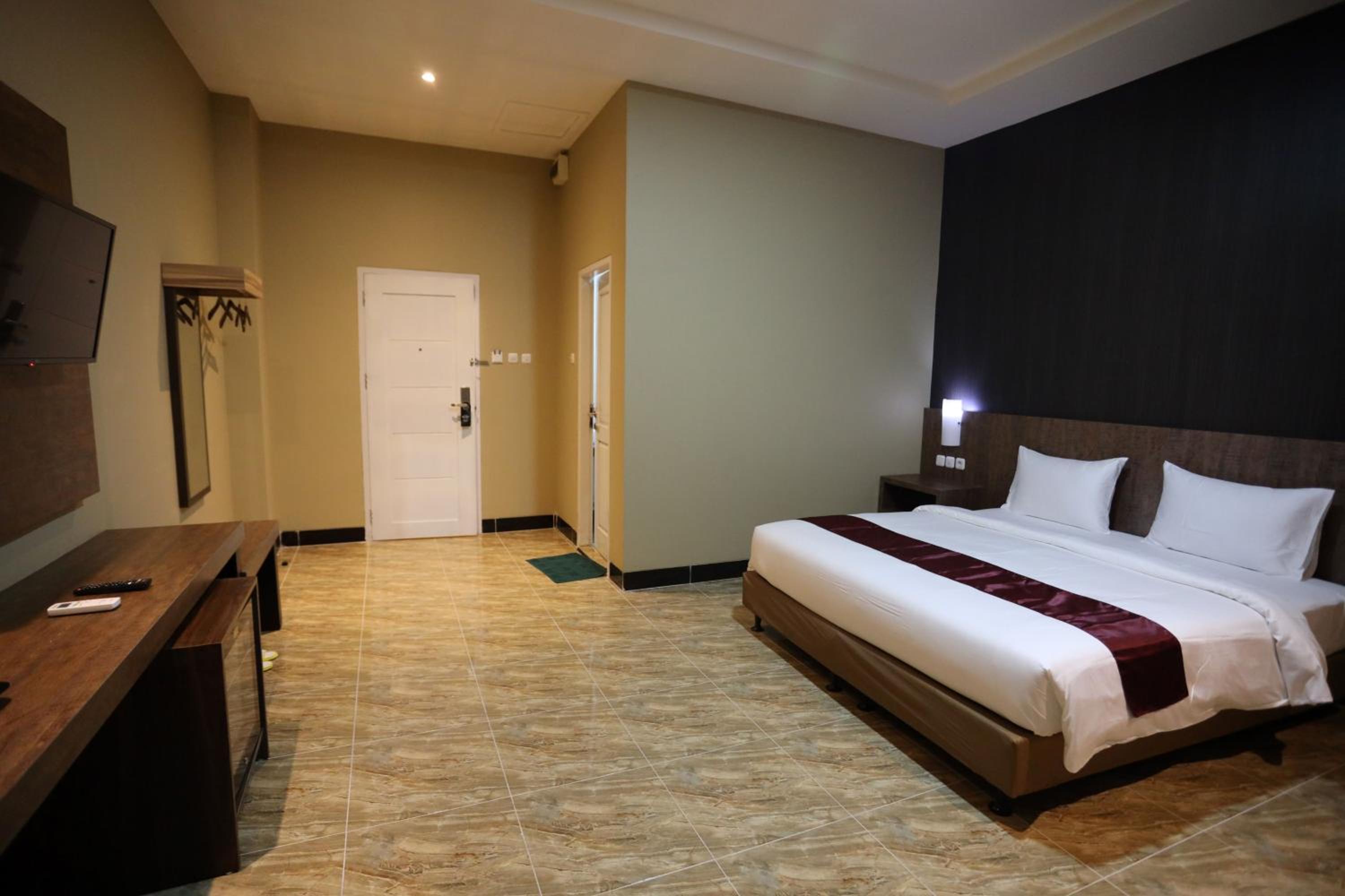 Deluxe King Room photo 3