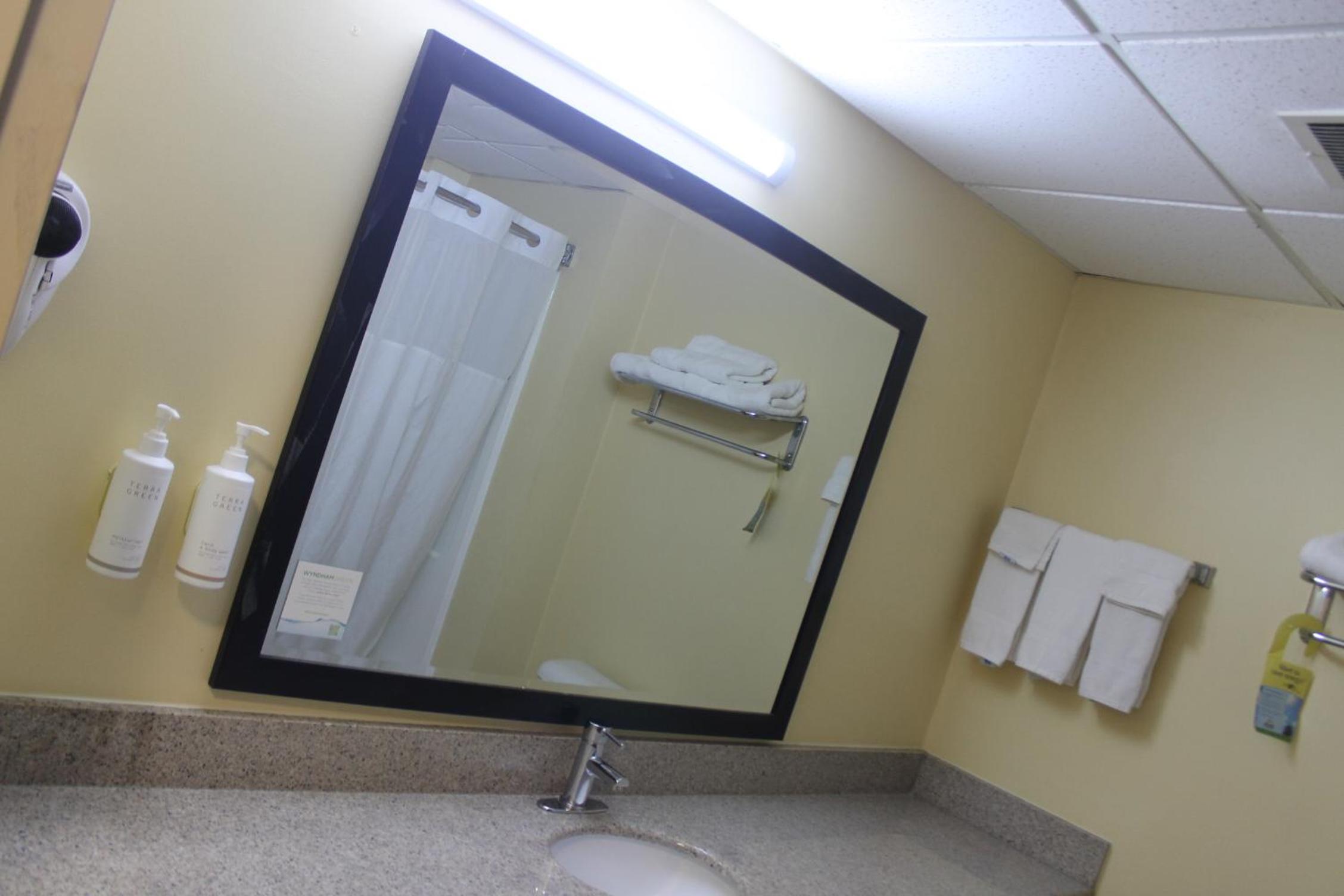 Deluxe King Room - Smoking - Photo 2