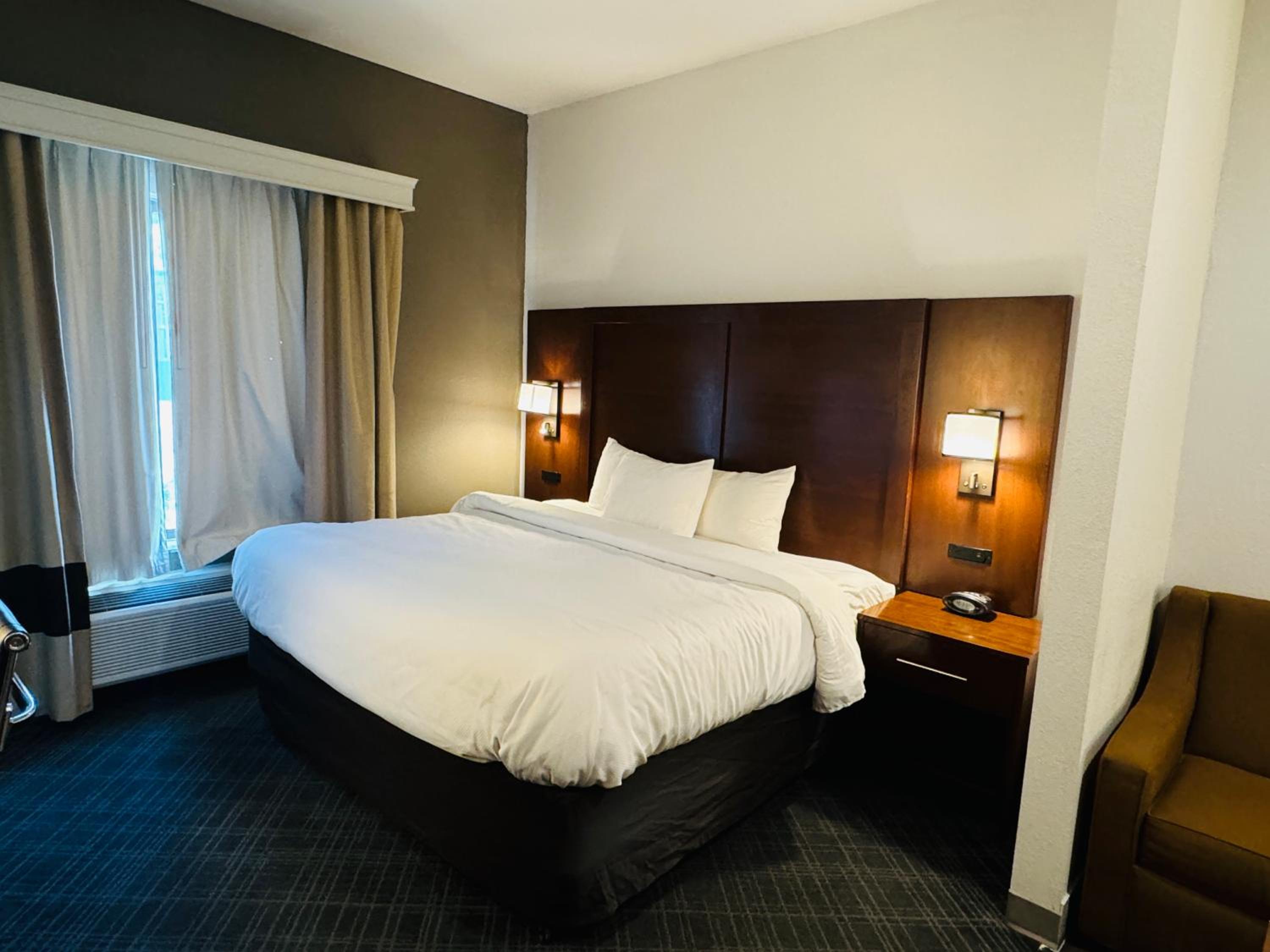 One Room Suite with Sofa bed - Non Smoking/Interior Hall photo 1
