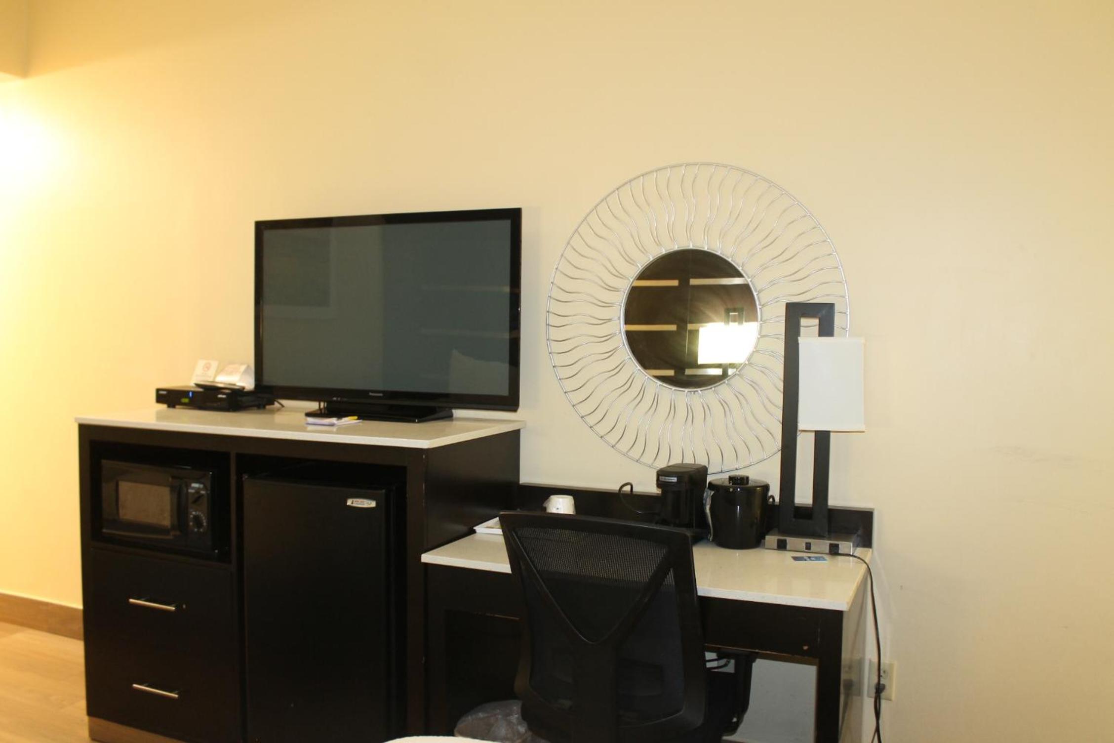 Deluxe King Room - Smoking - Photo 4