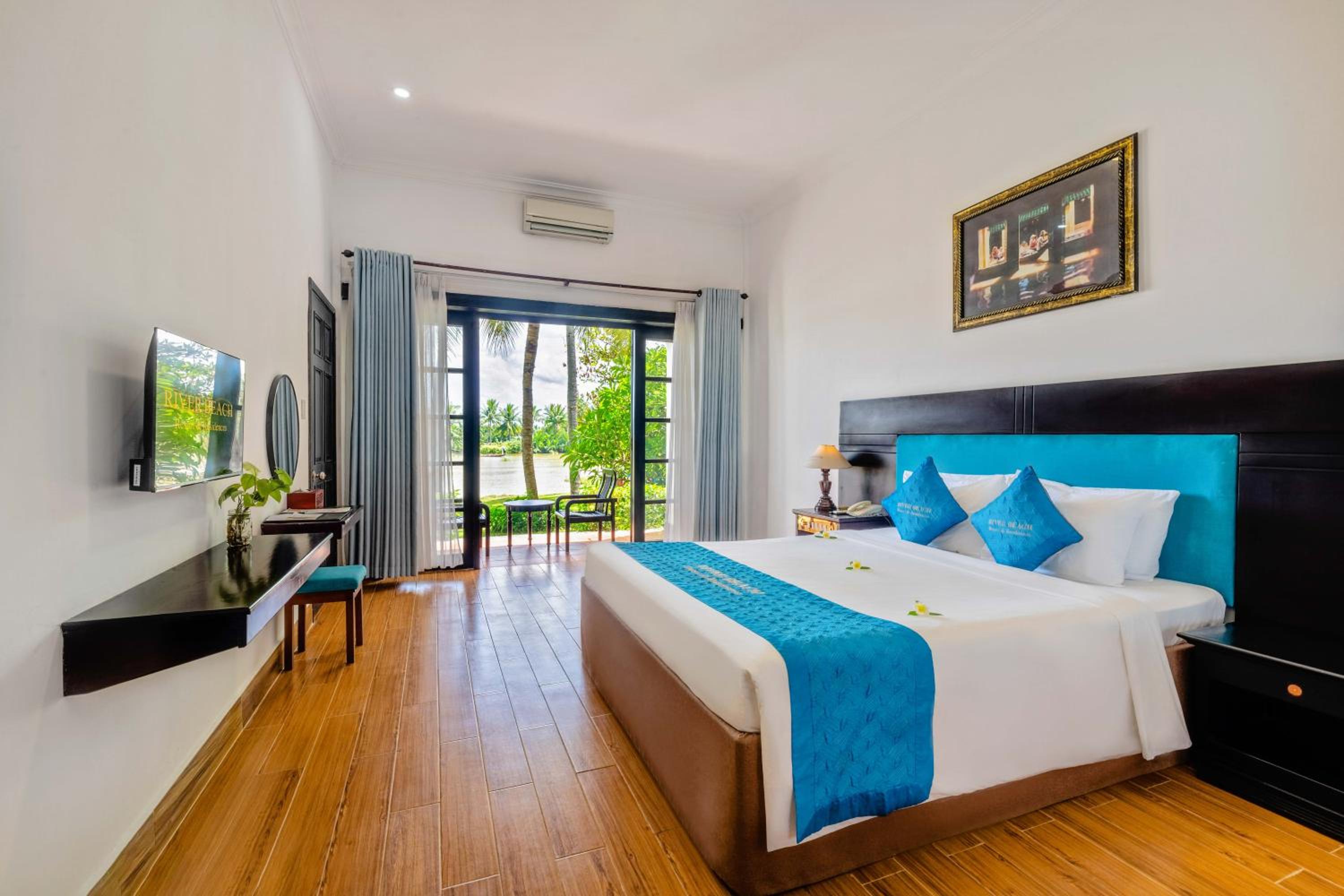 Deluxe Double Room with River View photo 1