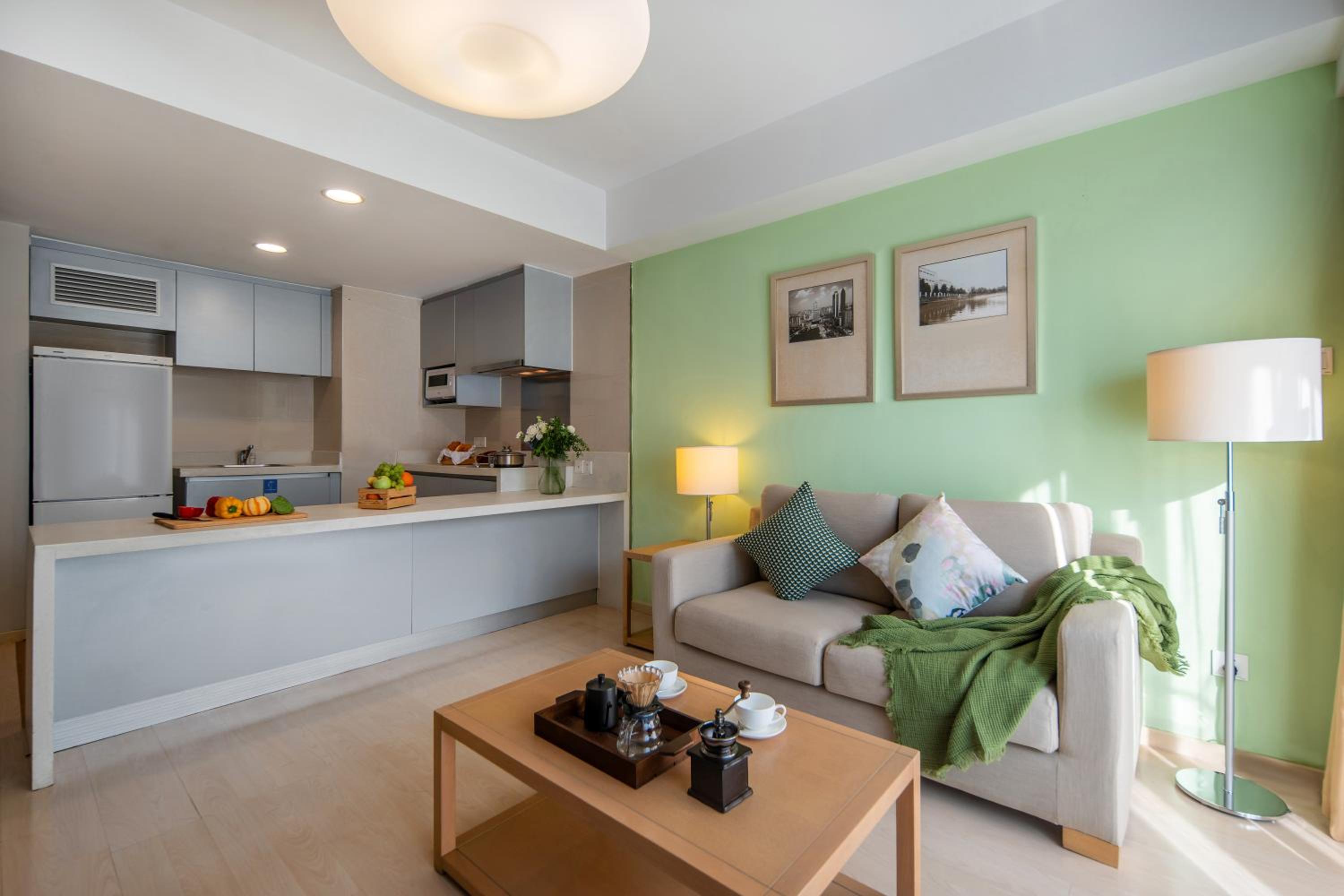 Executive One-Bedroom Apartment - Photo 2
