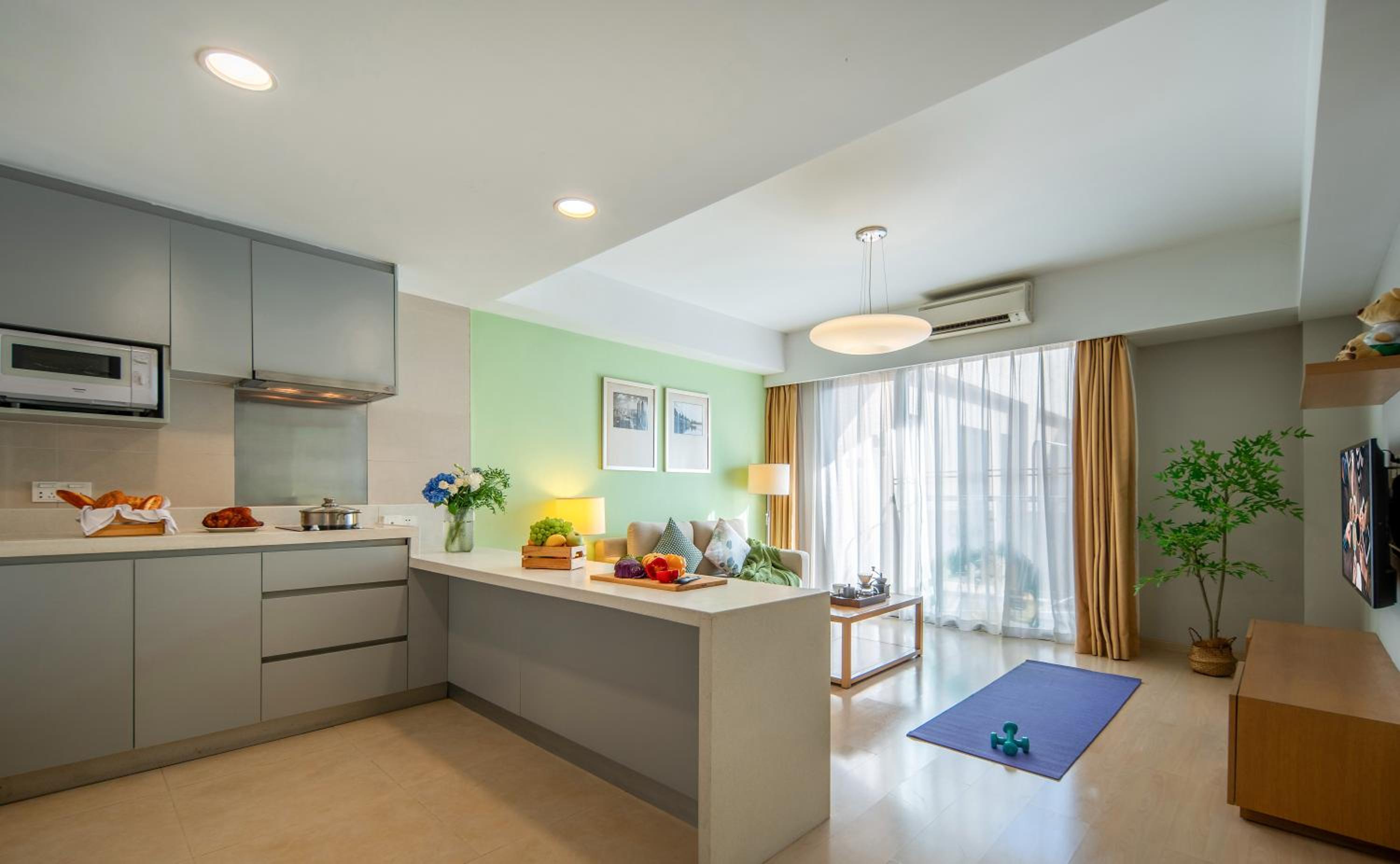 Executive One-Bedroom Apartment - Photo 3