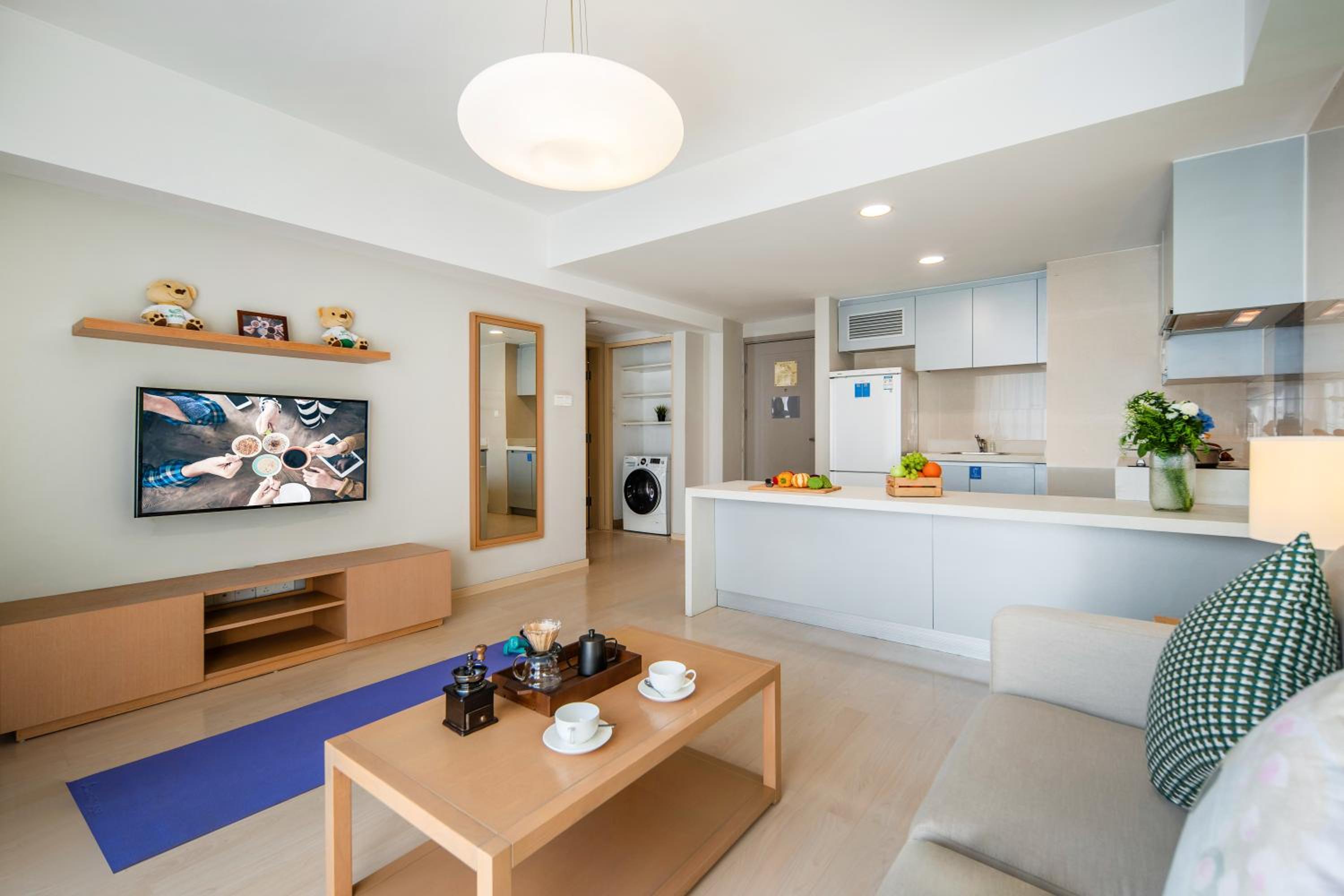 Executive One-Bedroom Apartment - Photo 4
