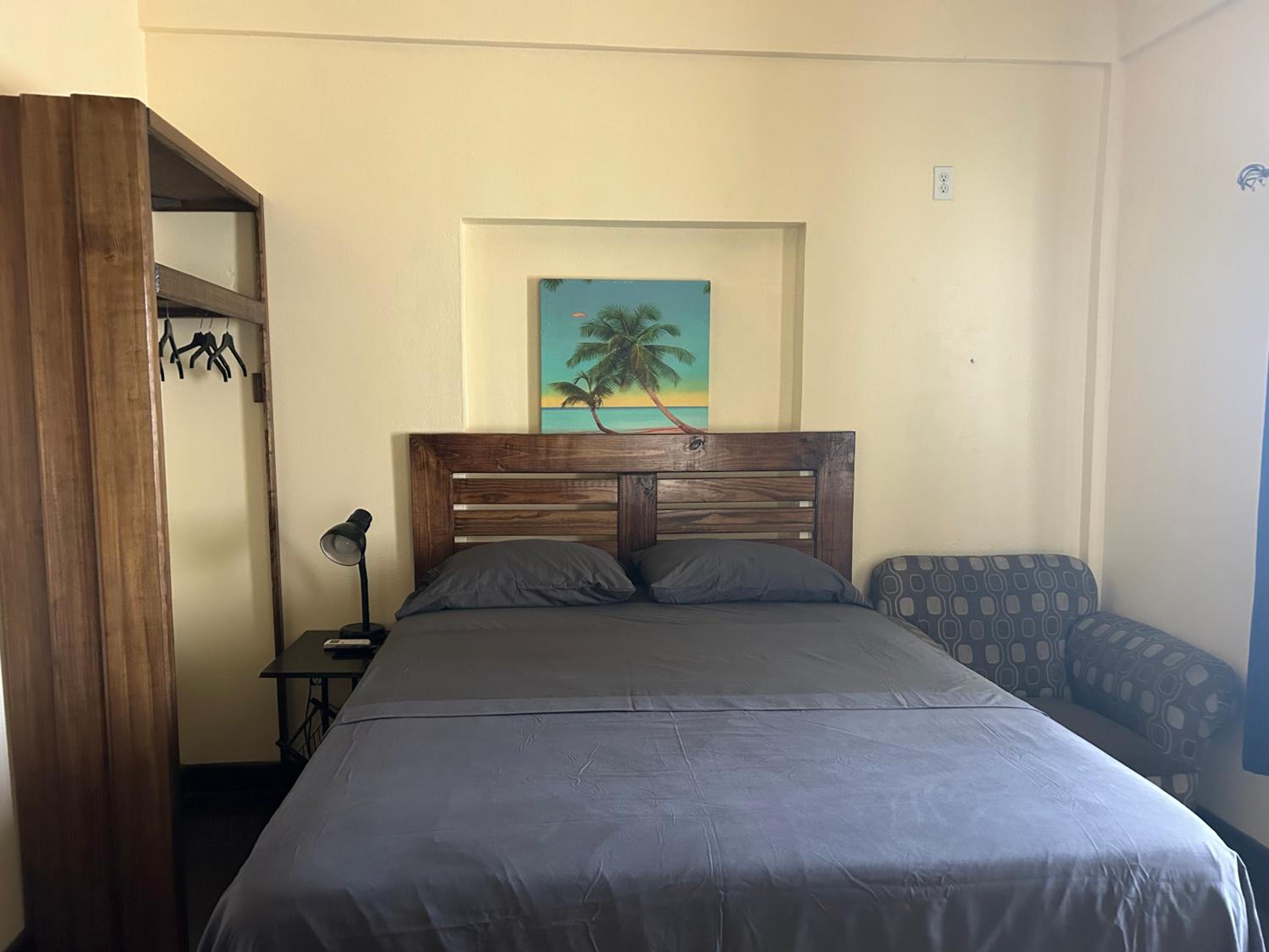 One-Bedroom Apartment photo 1