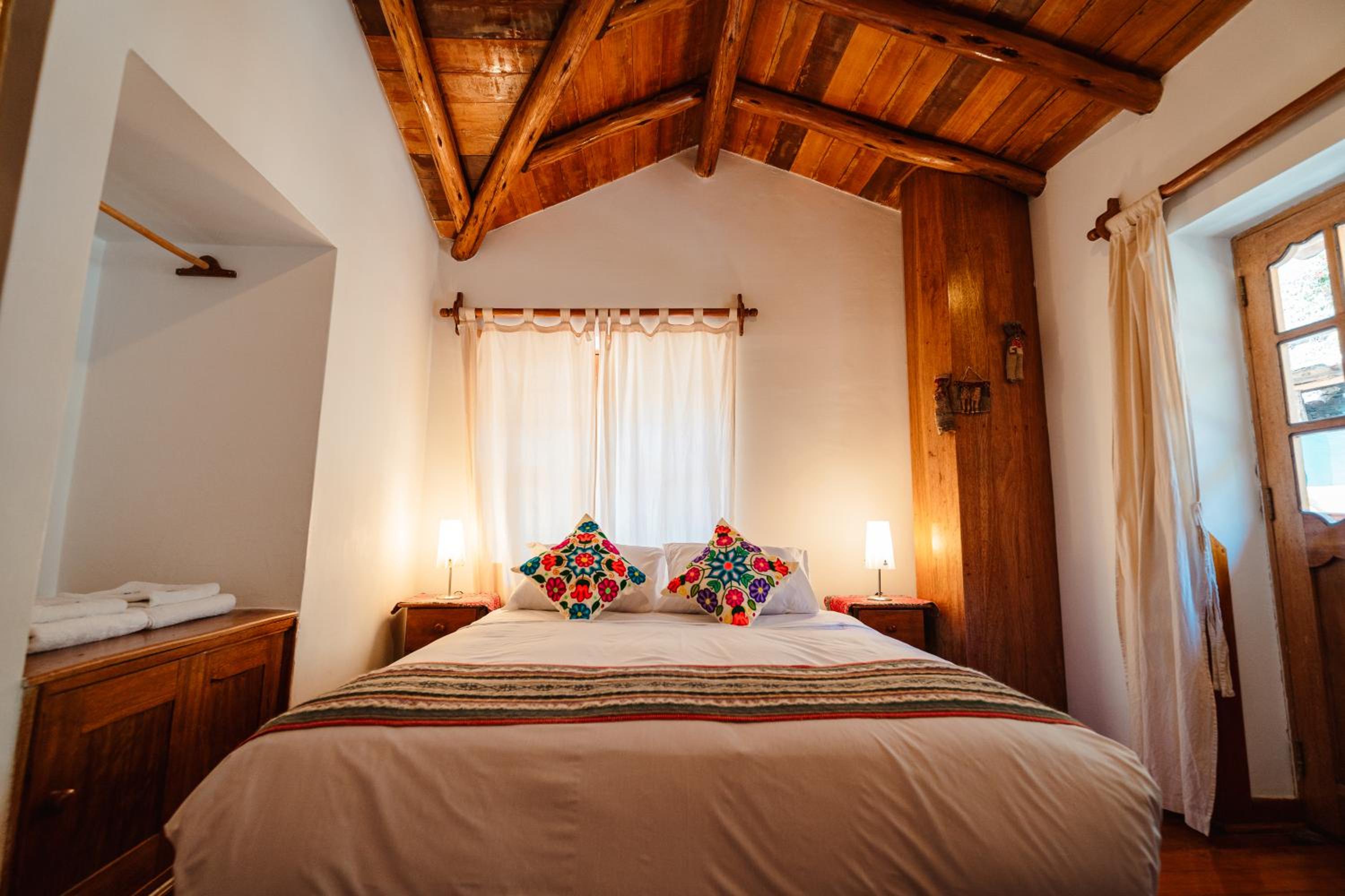 Suite with Balcony and Mountain View photo 3