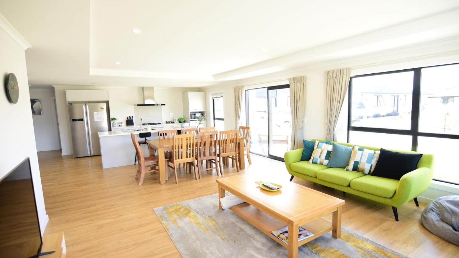 Three-Bedroom House - Photo 2