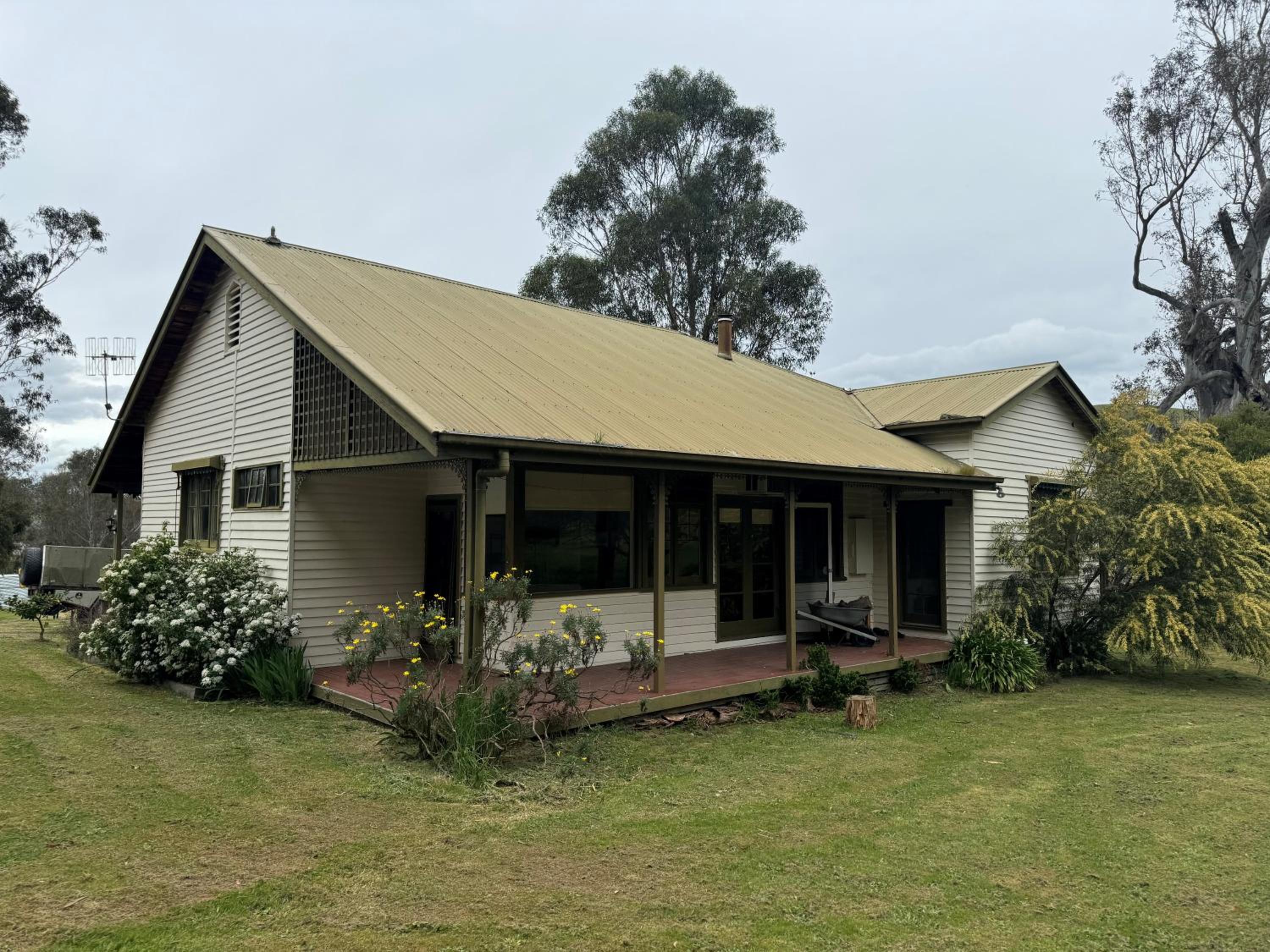 Three-Bedroom House photo 3