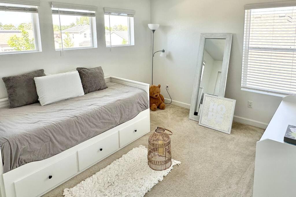 Three-Bedroom Apartment photo 1
