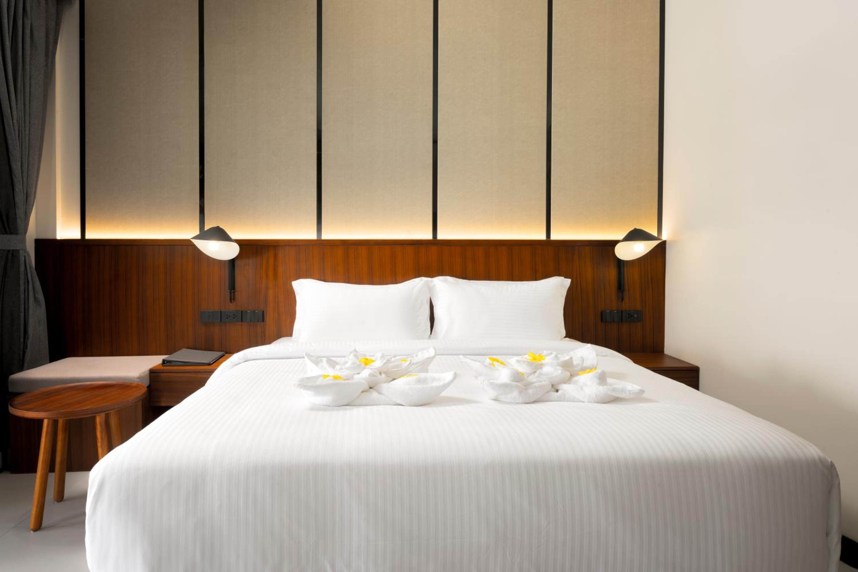 Deluxe King Room - Photo 1