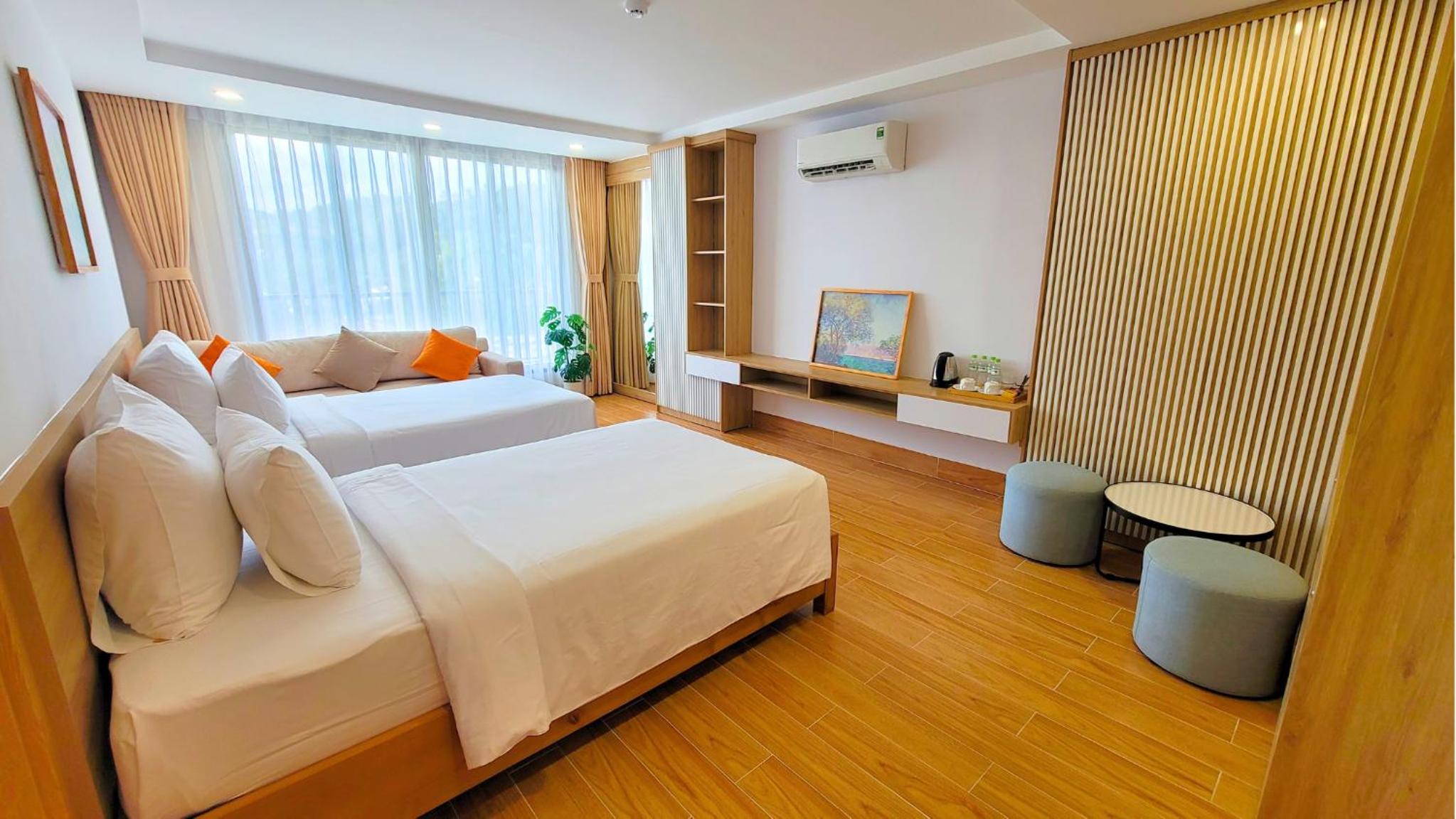 Family Room with Balcony - Photo 3