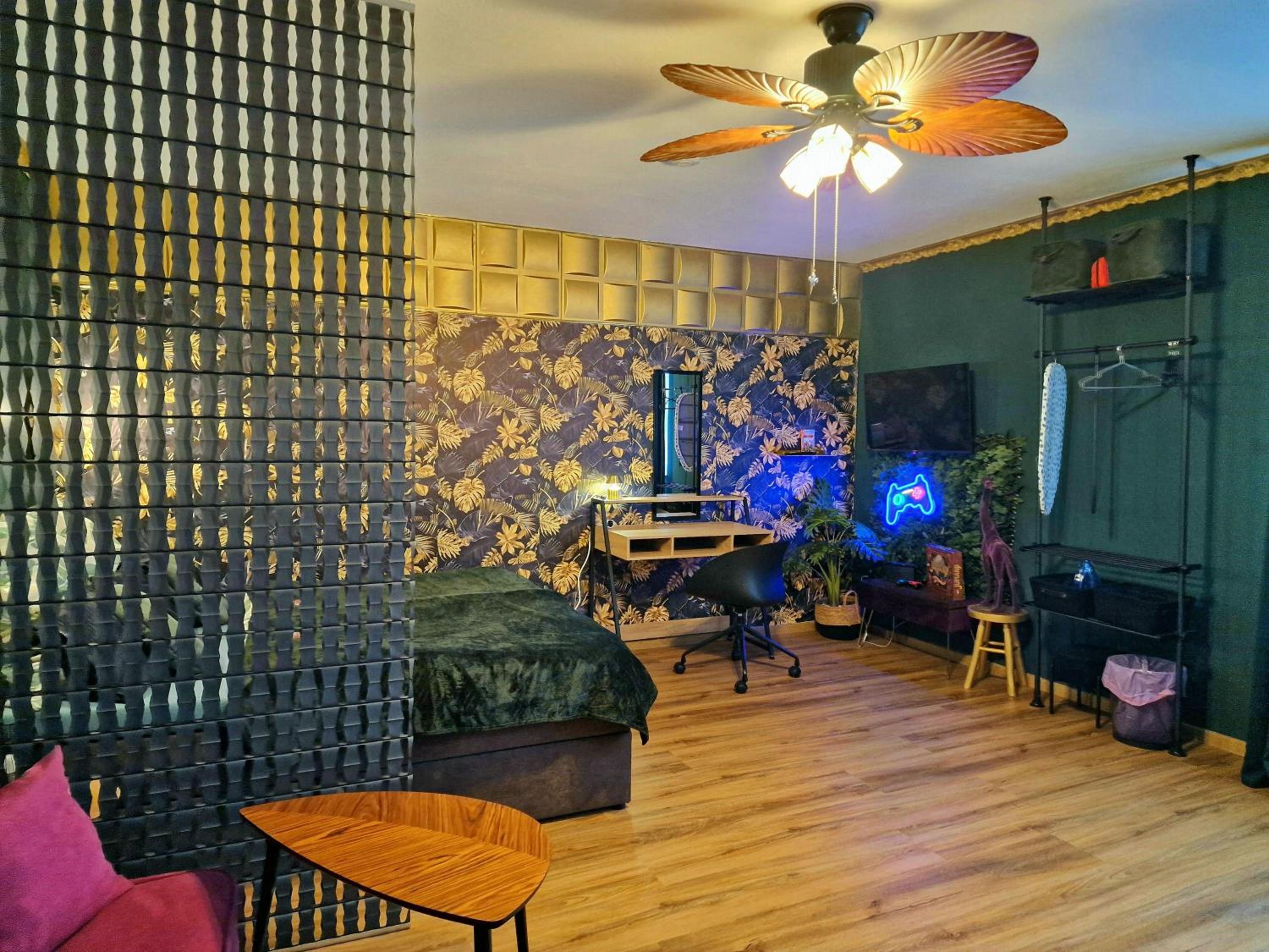 One-Bedroom Apartment photo 1