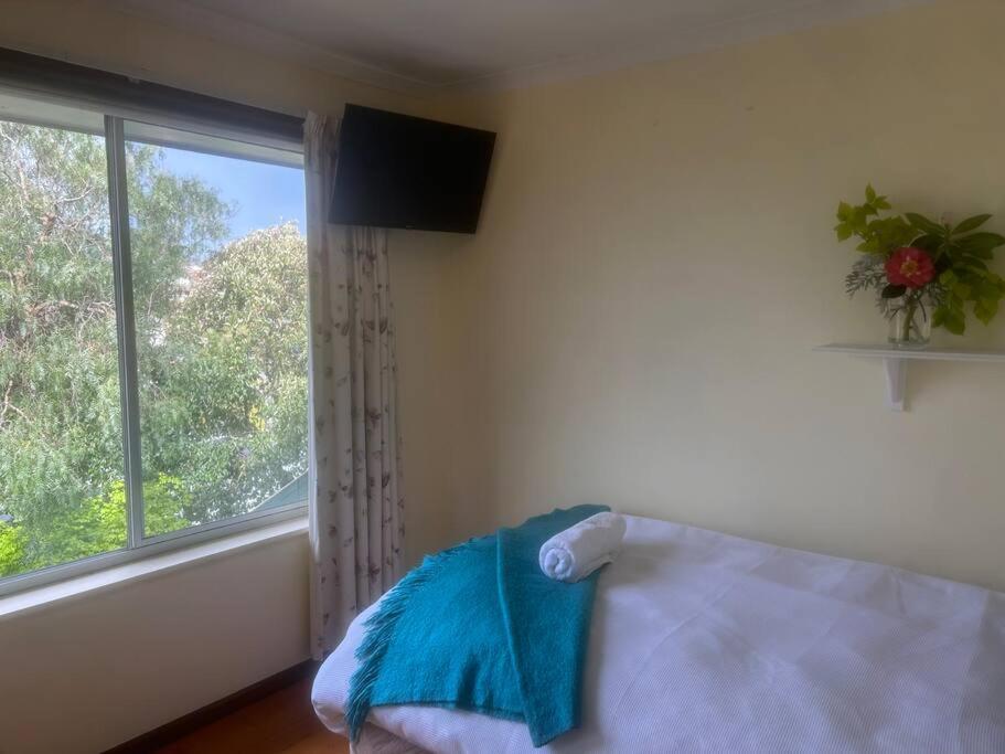 Three-Bedroom House photo 3