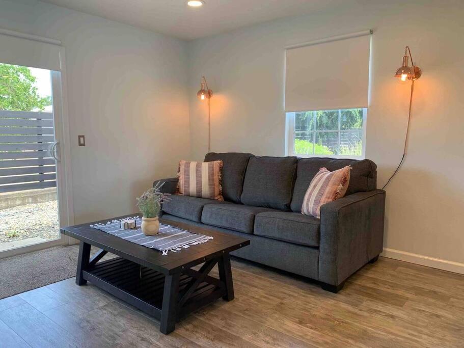 Six-Bedroom House photo 1