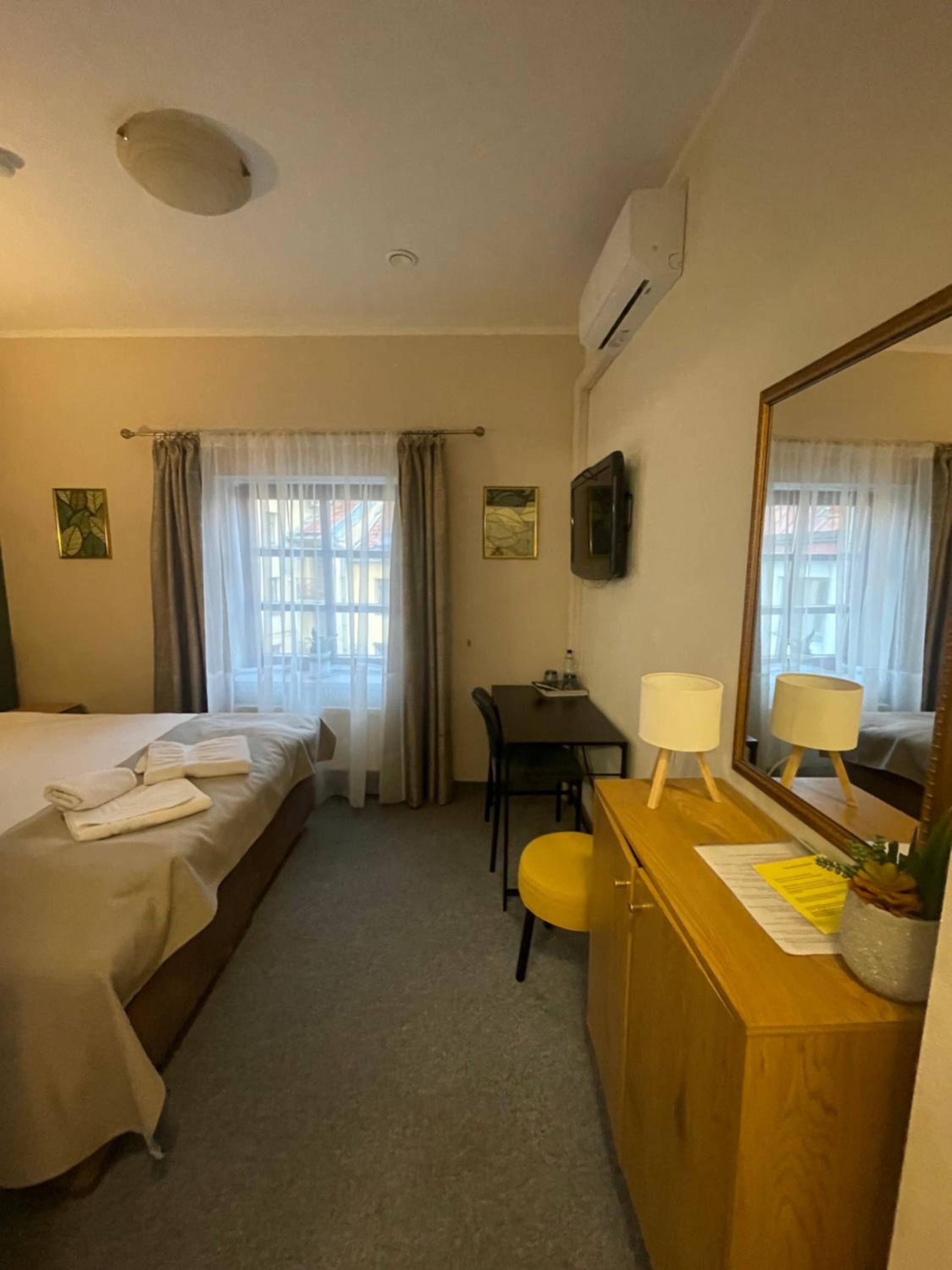 Standard Double Room - Photo 3