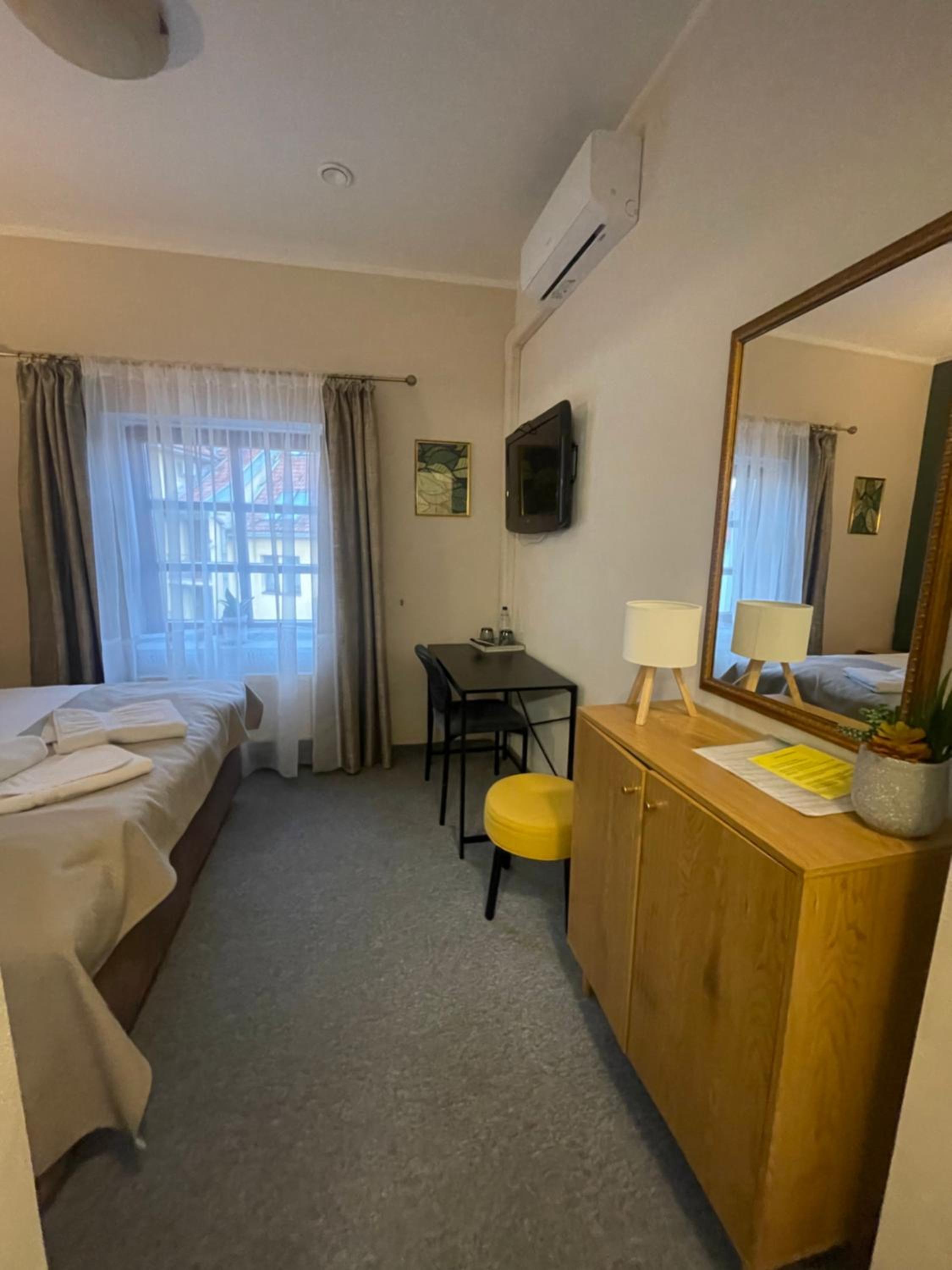 Standard Double Room - Photo 1