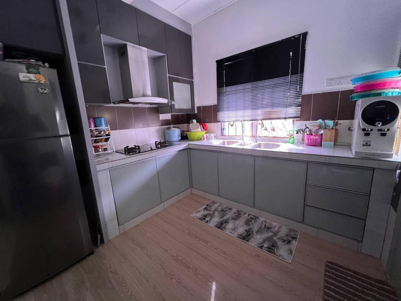 Three-Bedroom House photo 3