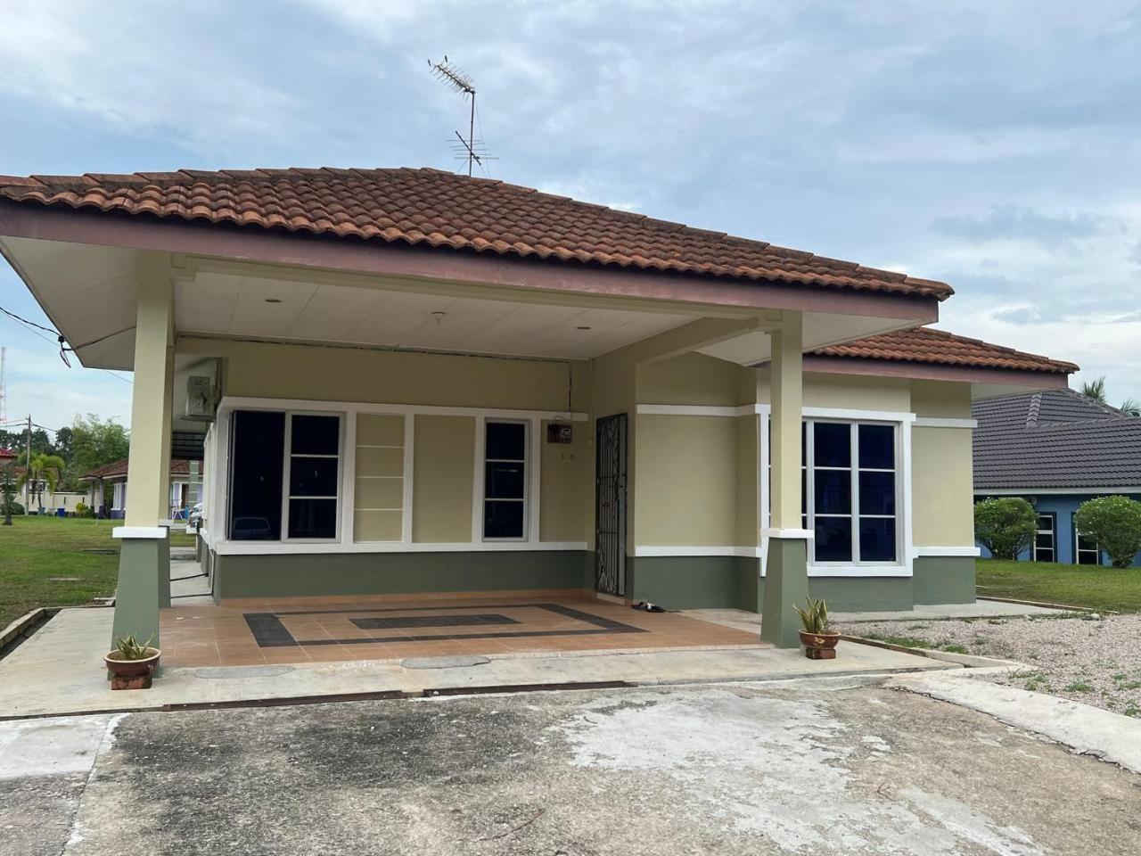 Three-Bedroom House photo 1