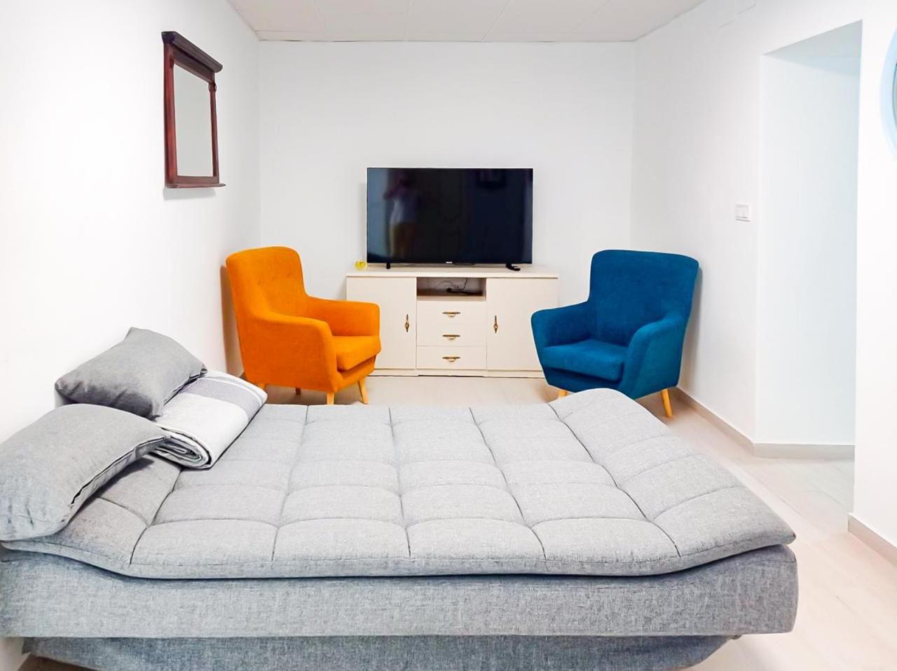 One-Bedroom Apartment photo 3
