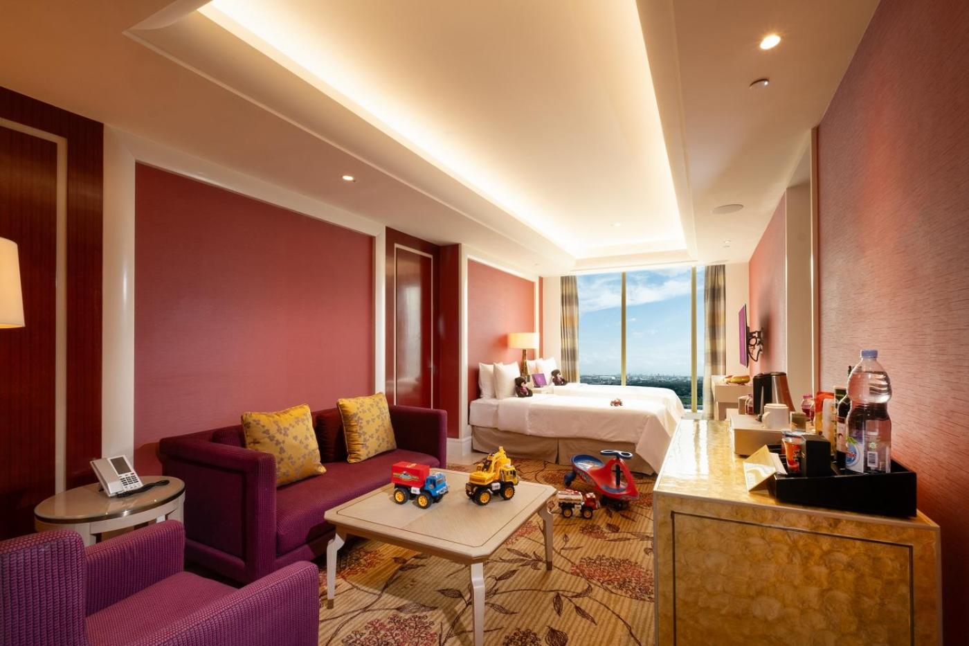 Deluxe Family Room - Photo 3