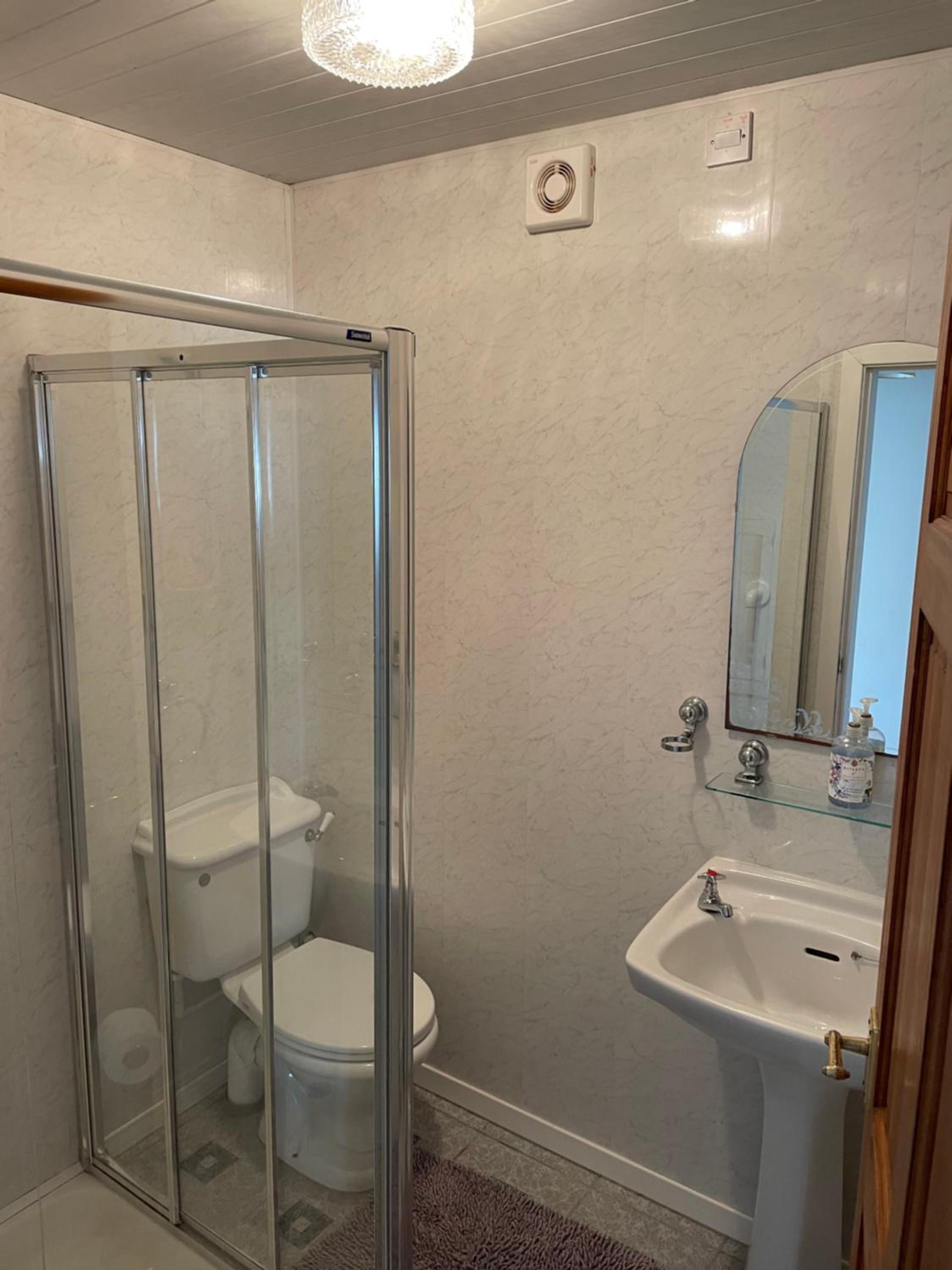 One-Bedroom House - Photo 25
