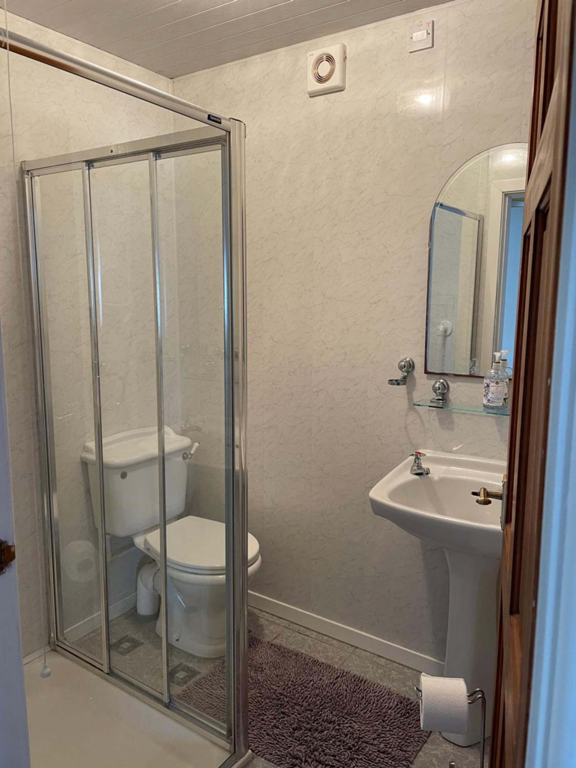 One-Bedroom House - Photo 26