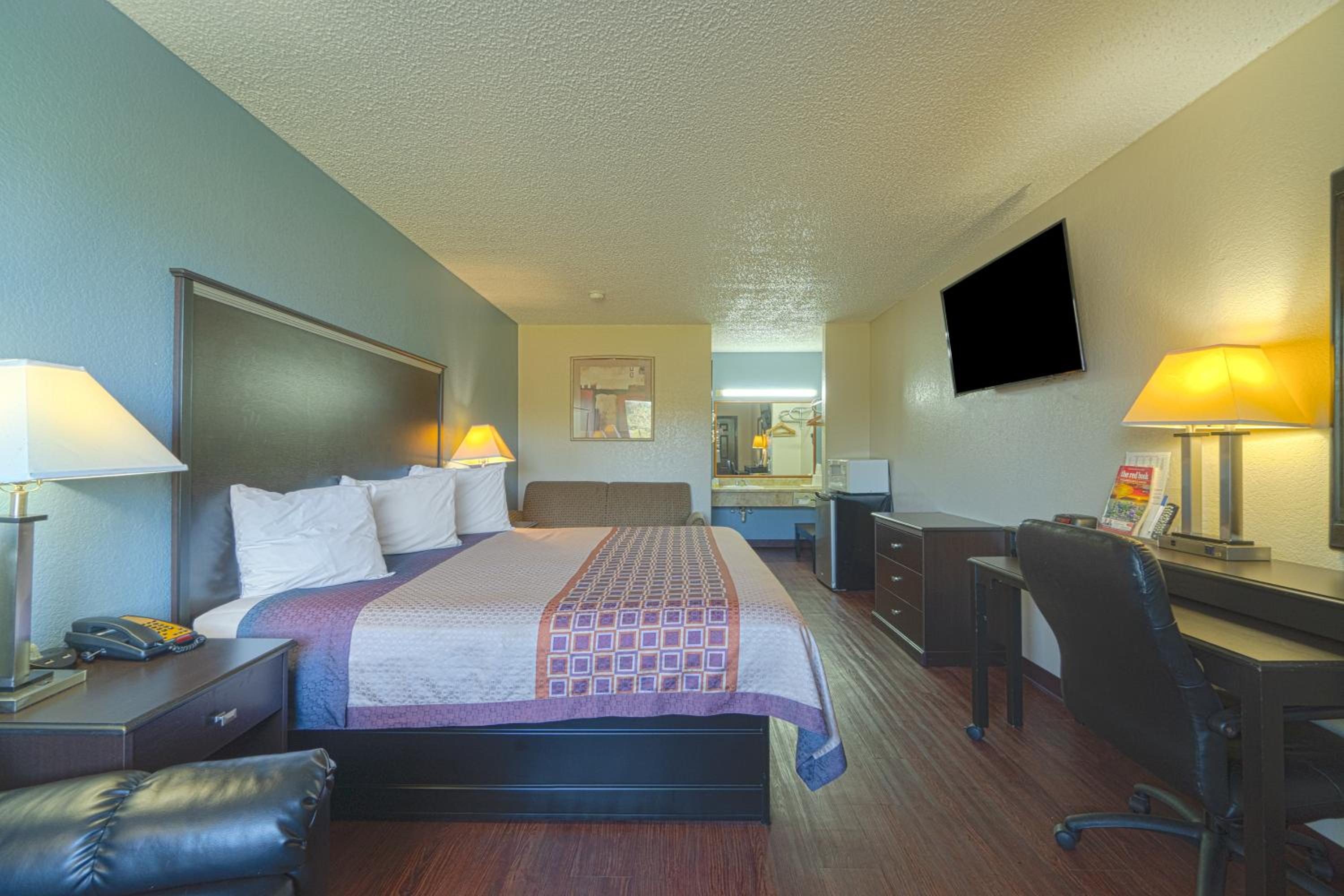King Bed Smoking photo 3