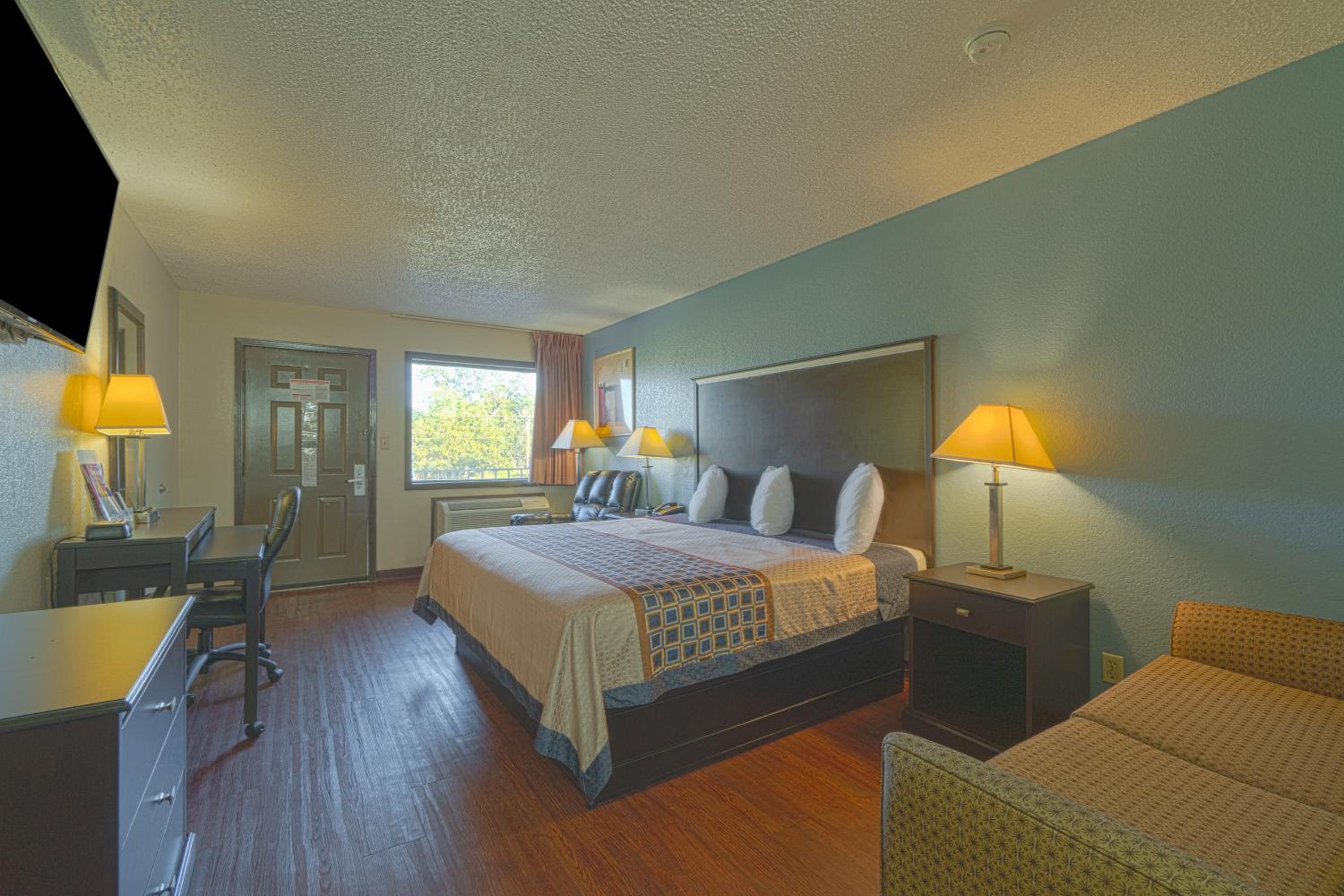 King Bed Budget photo 1