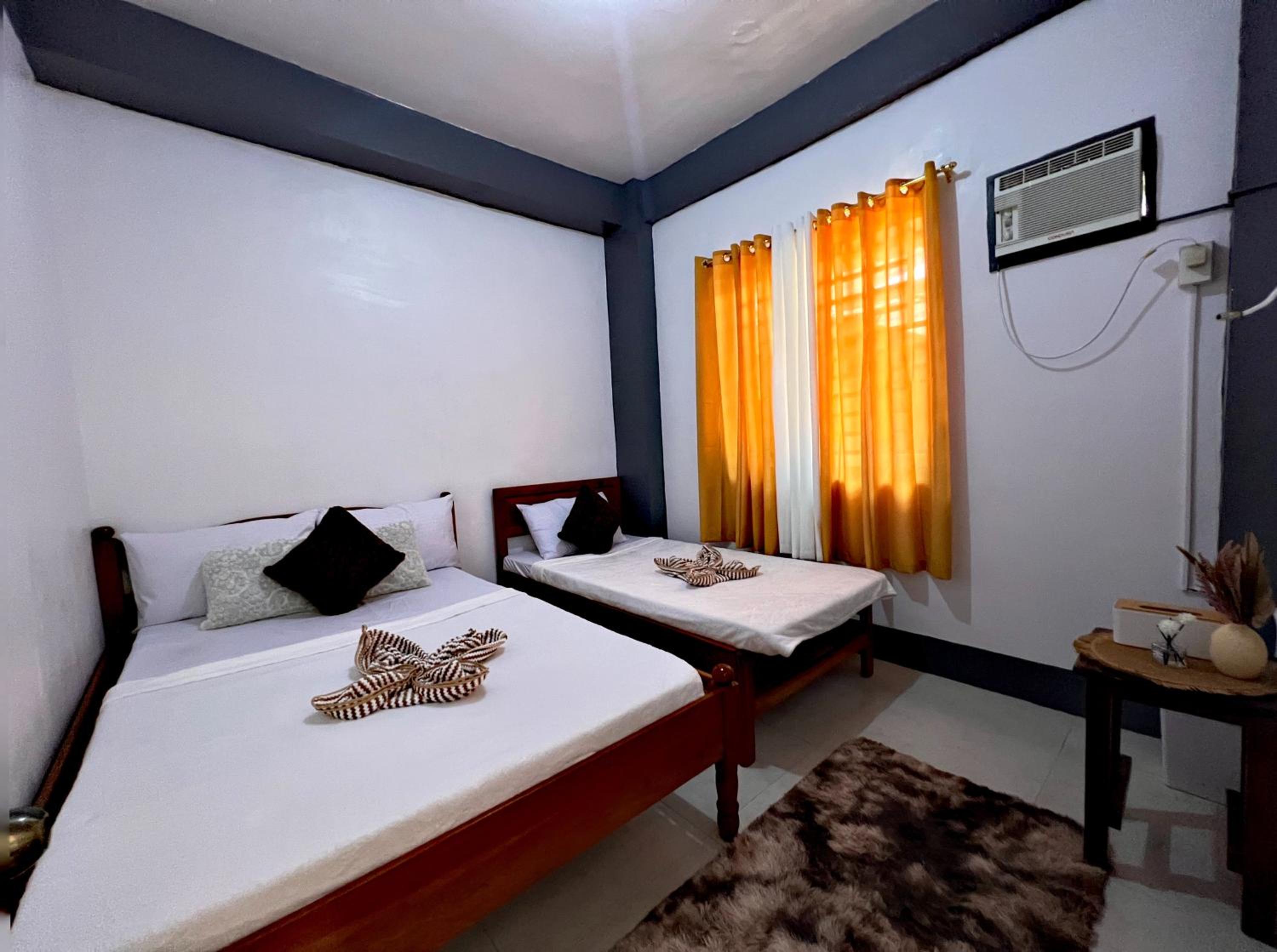Economy Triple Room with Shared Bathroom