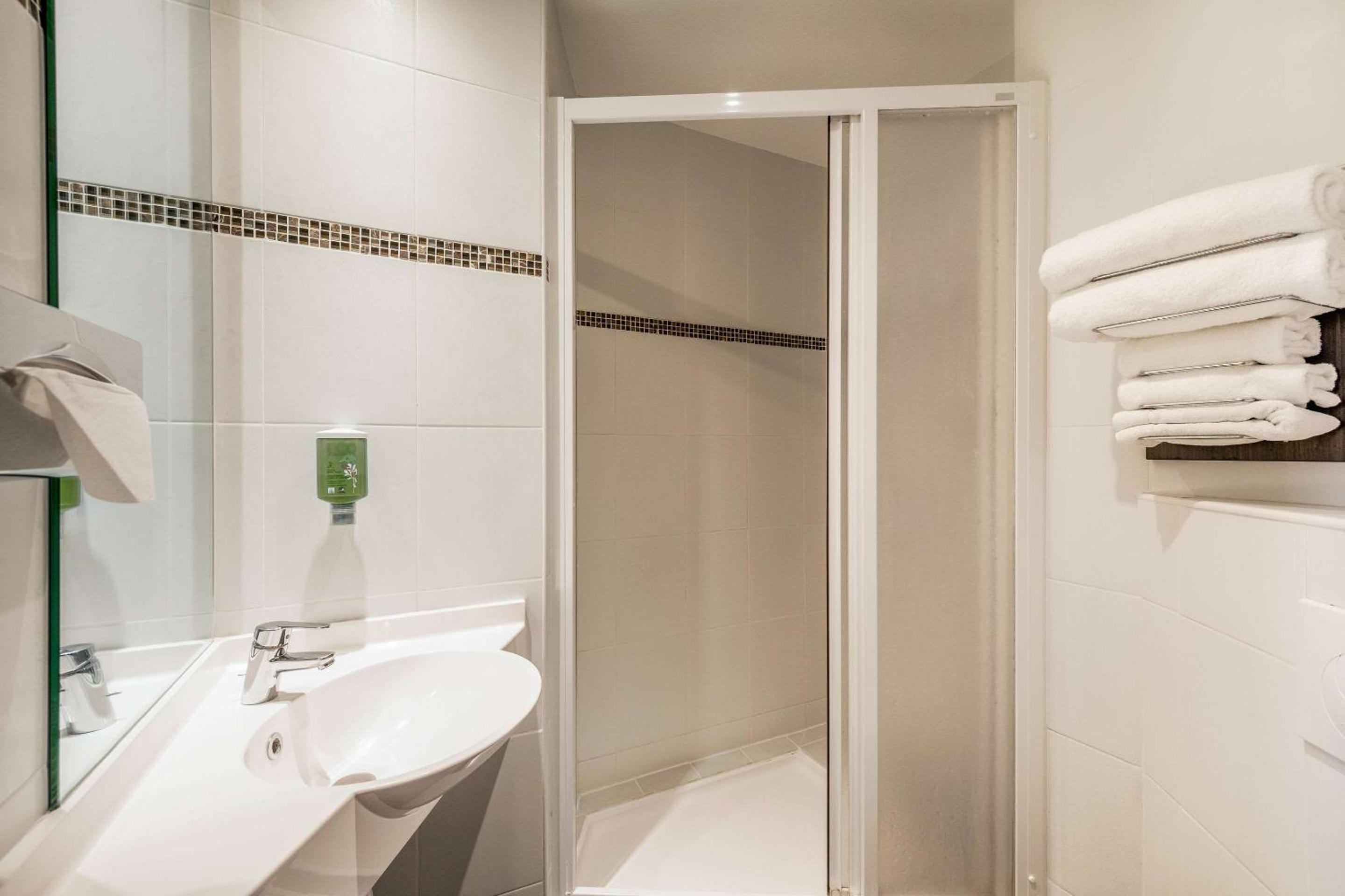 Standard Double Room - Photo 3