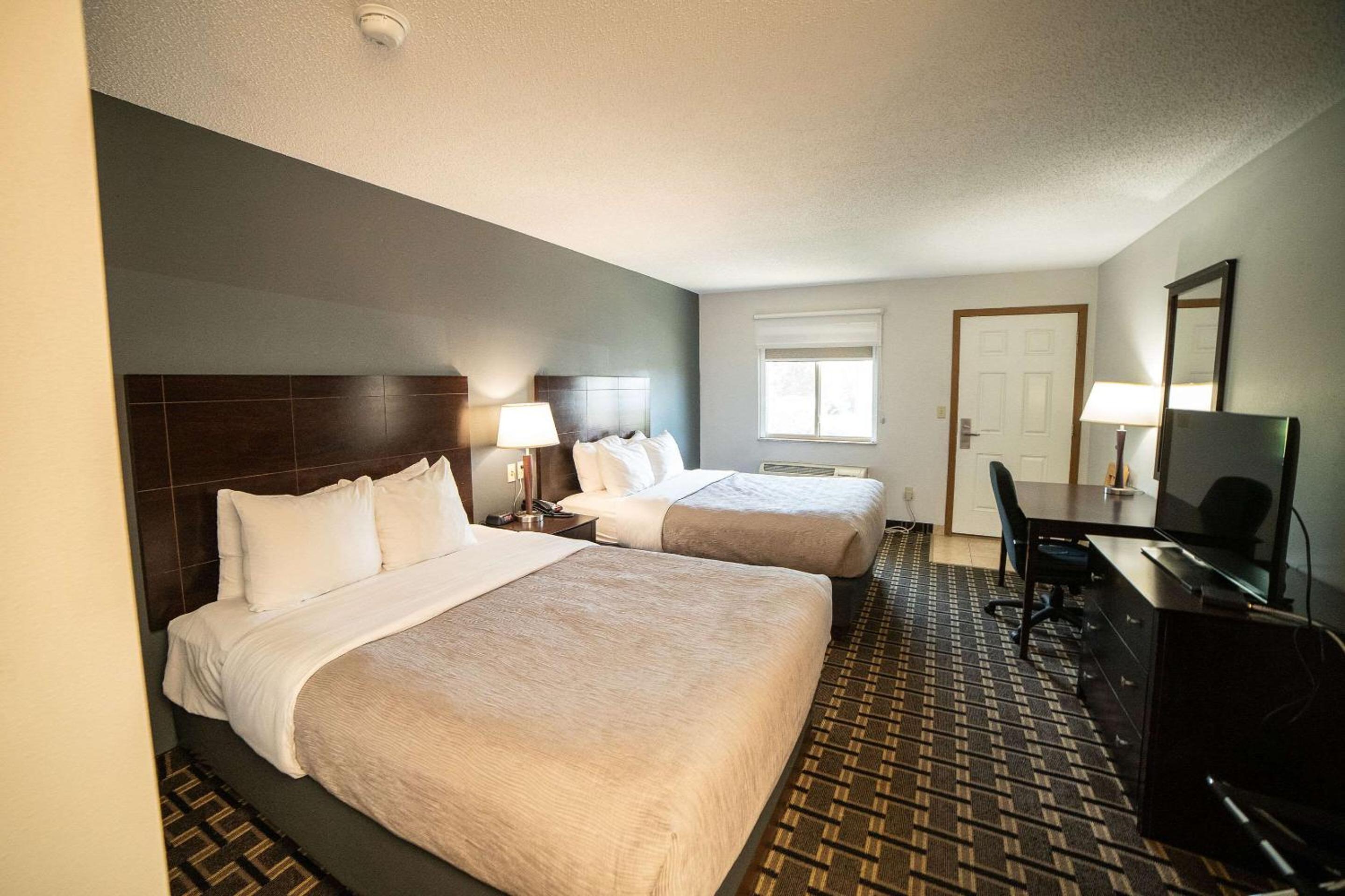 Queen Room with Two Queen Beds - Non-Smoking - Photo 1