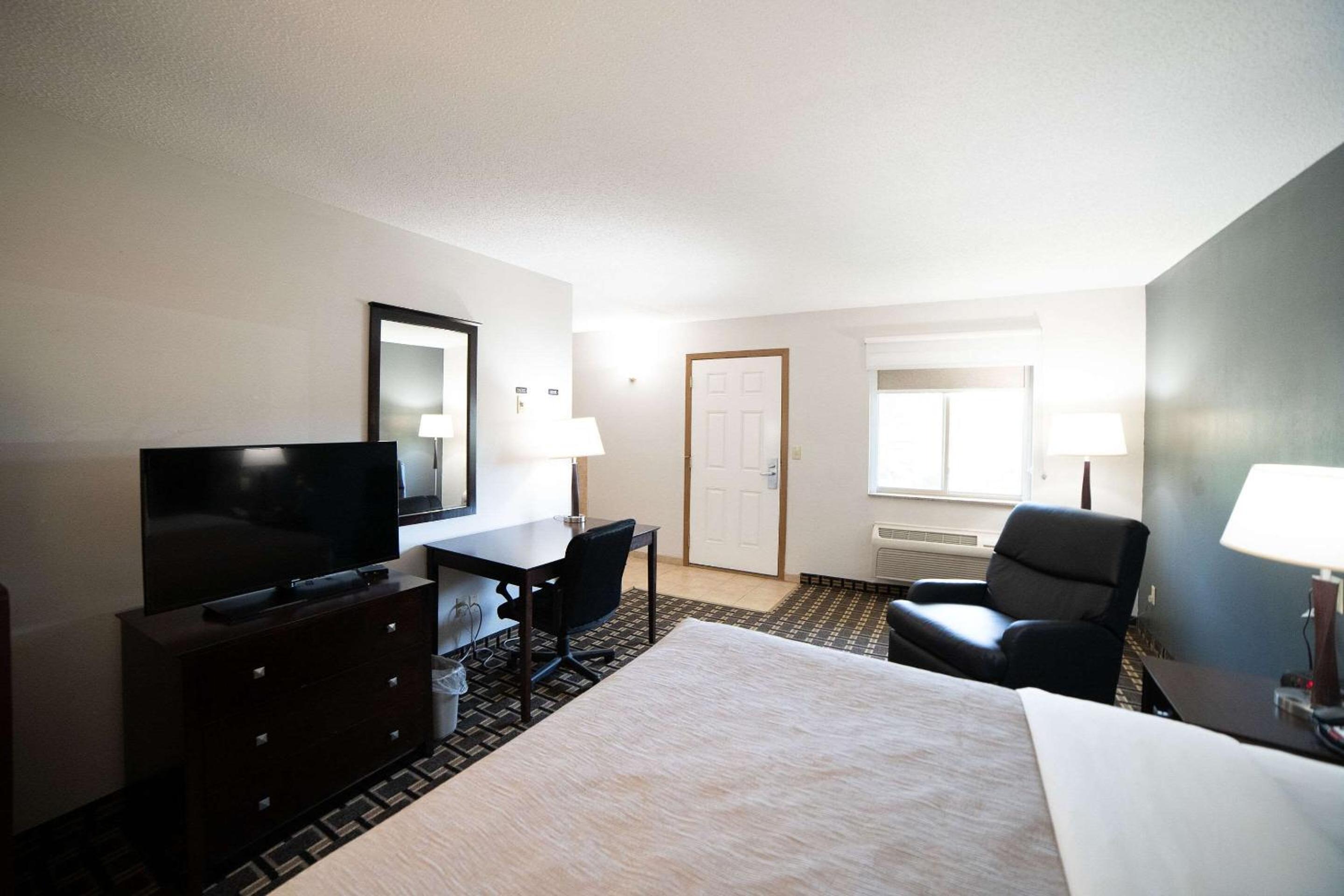 King Suite - Non-Smoking photo 1