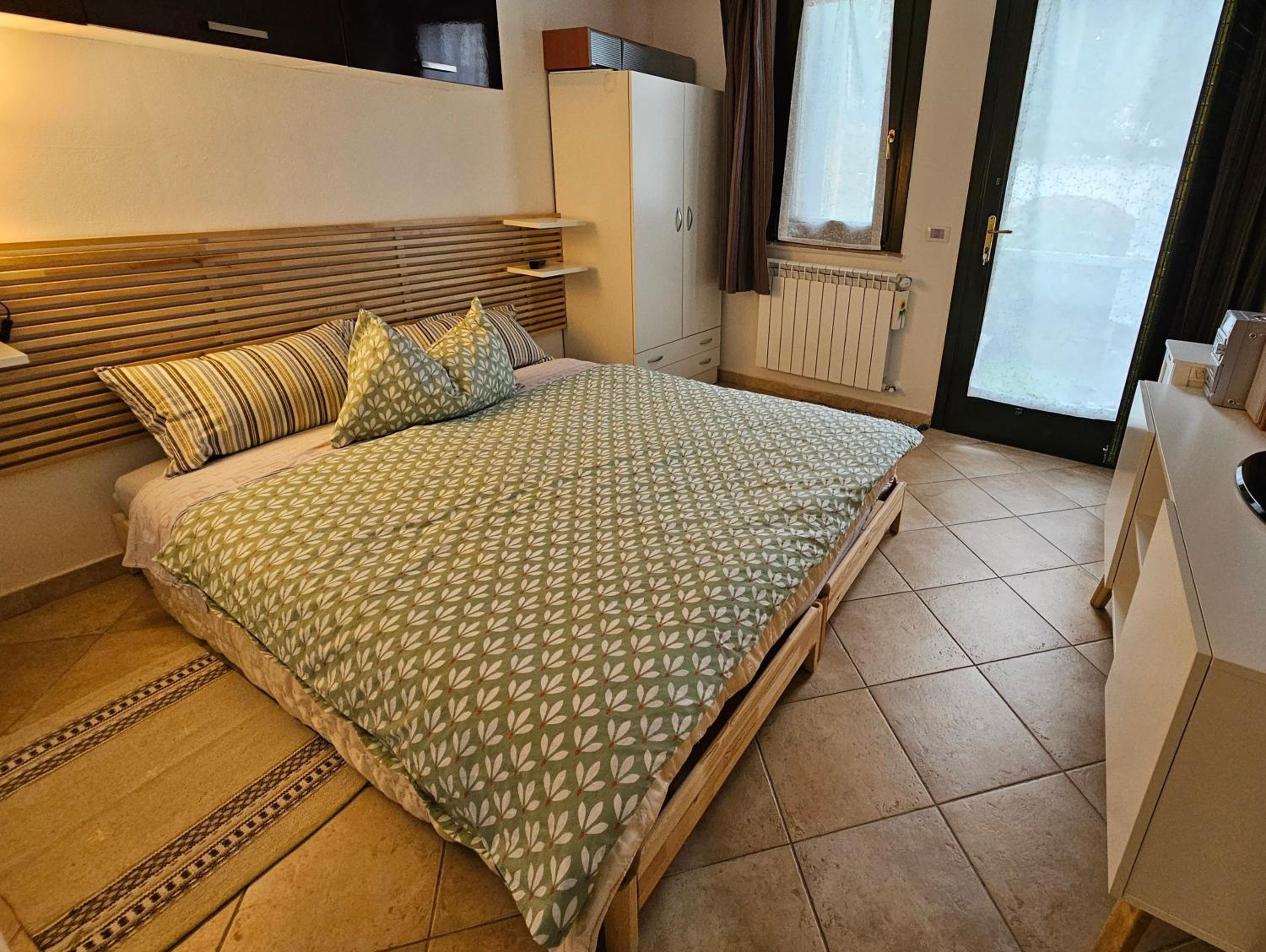 One-Bedroom House photo 1
