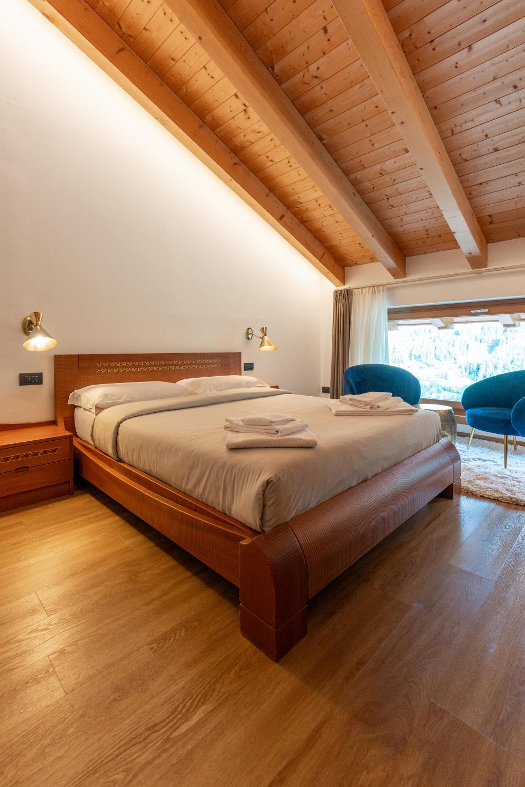 Suite with Mountain View