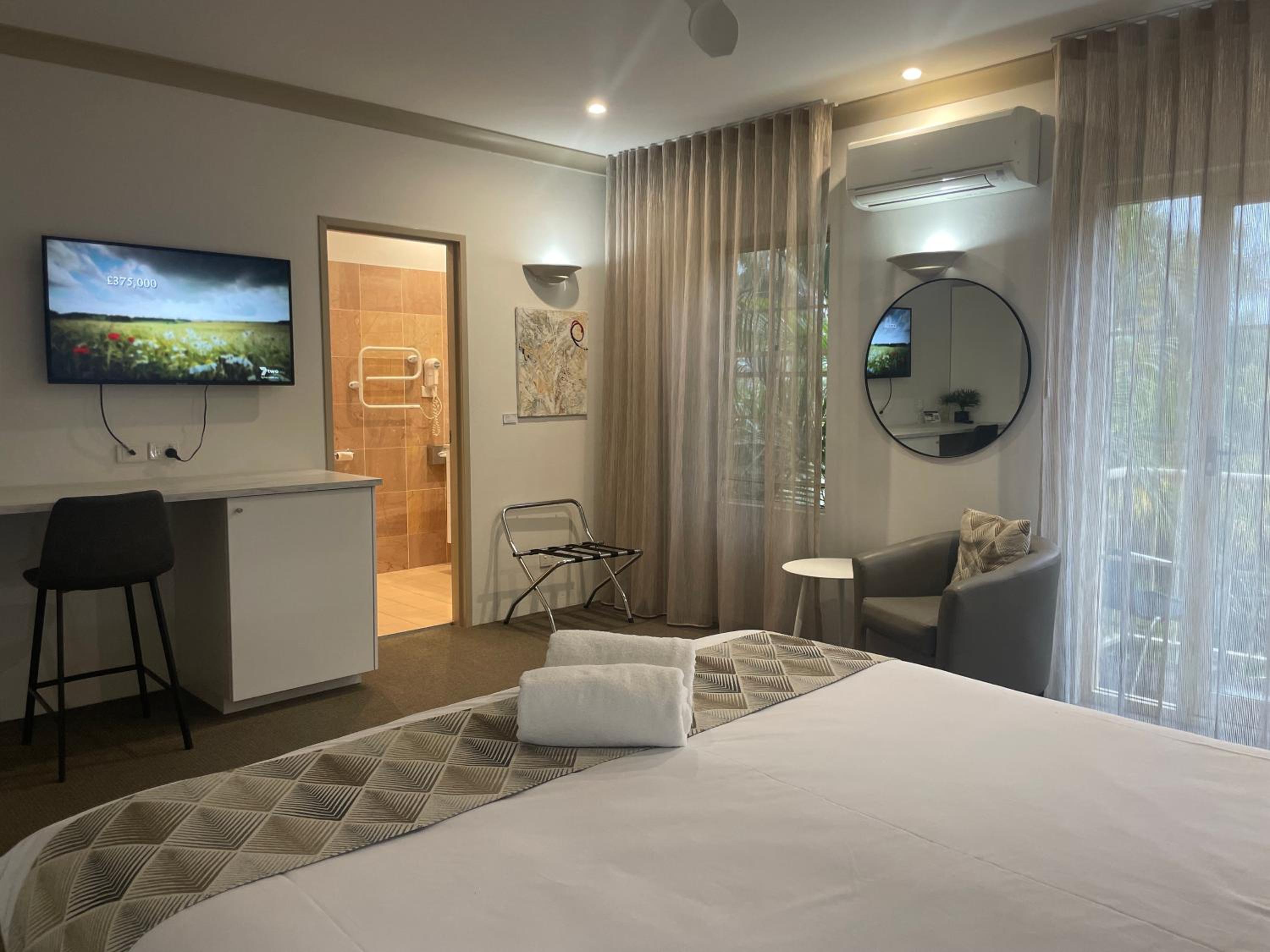 King Room with Balcony photo 1