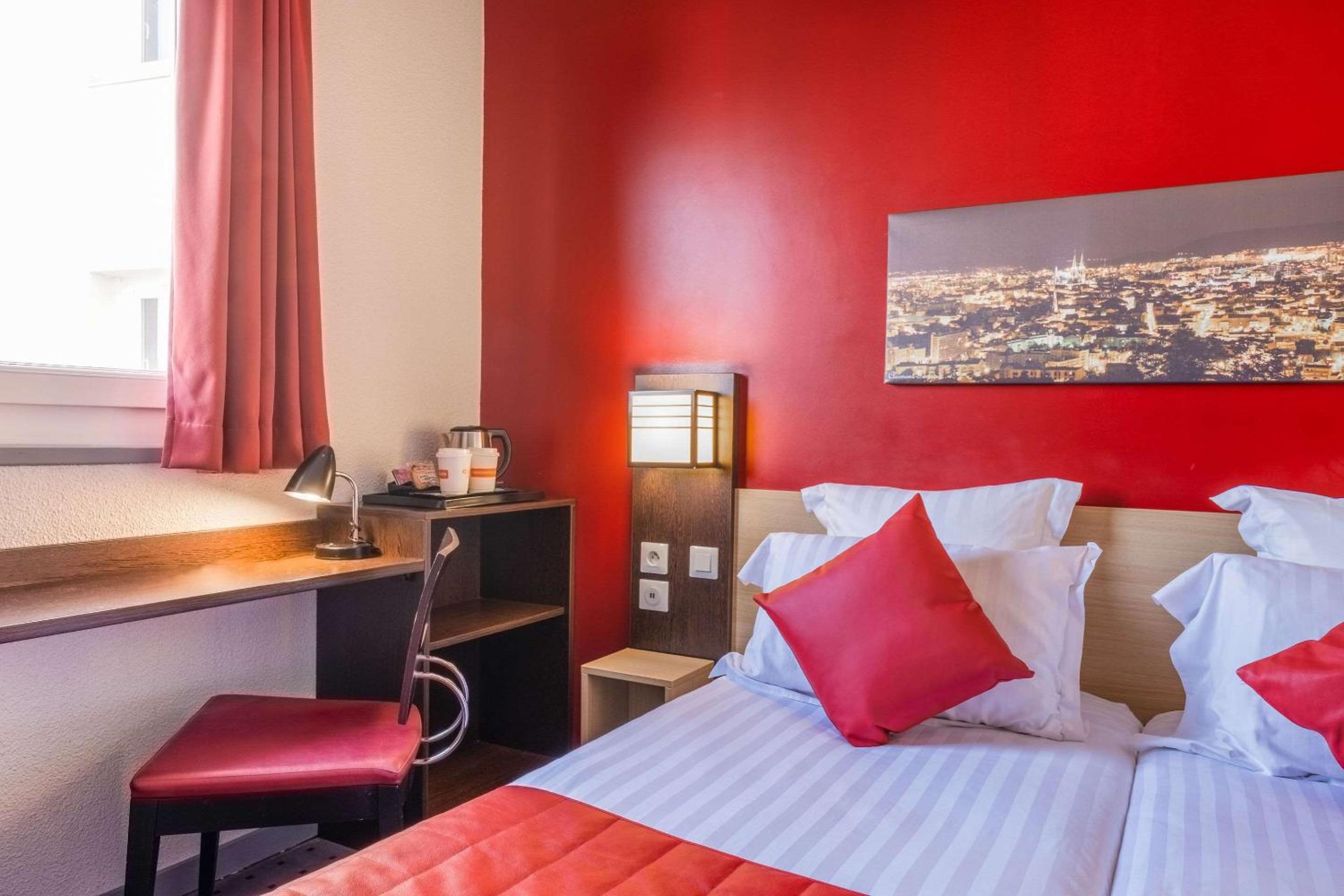 Standard Twin Room - Photo 4